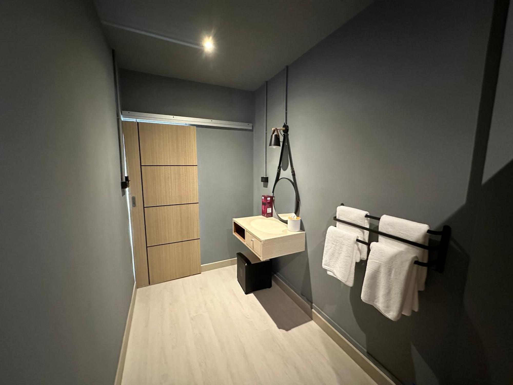 Phuket Vibe, House, 7 Mins To Bts, Center, Private In Sathon, Private Bathroom, Bangkok, Thailand Wisma tamu Bangkok
