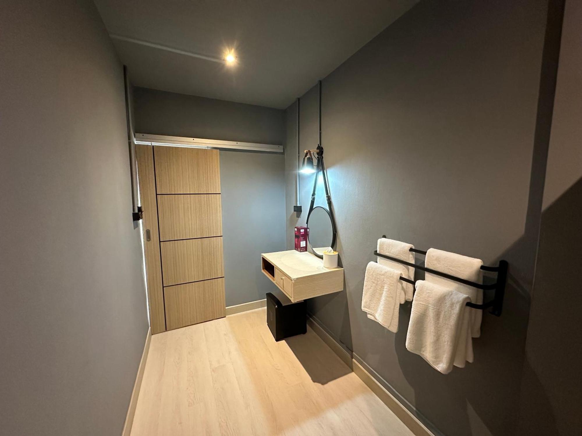 Vibe, House, 7 Mins To Bts, Center, Private In Sathon, Private Bathroom, Bangkok, Thailand Bangkok