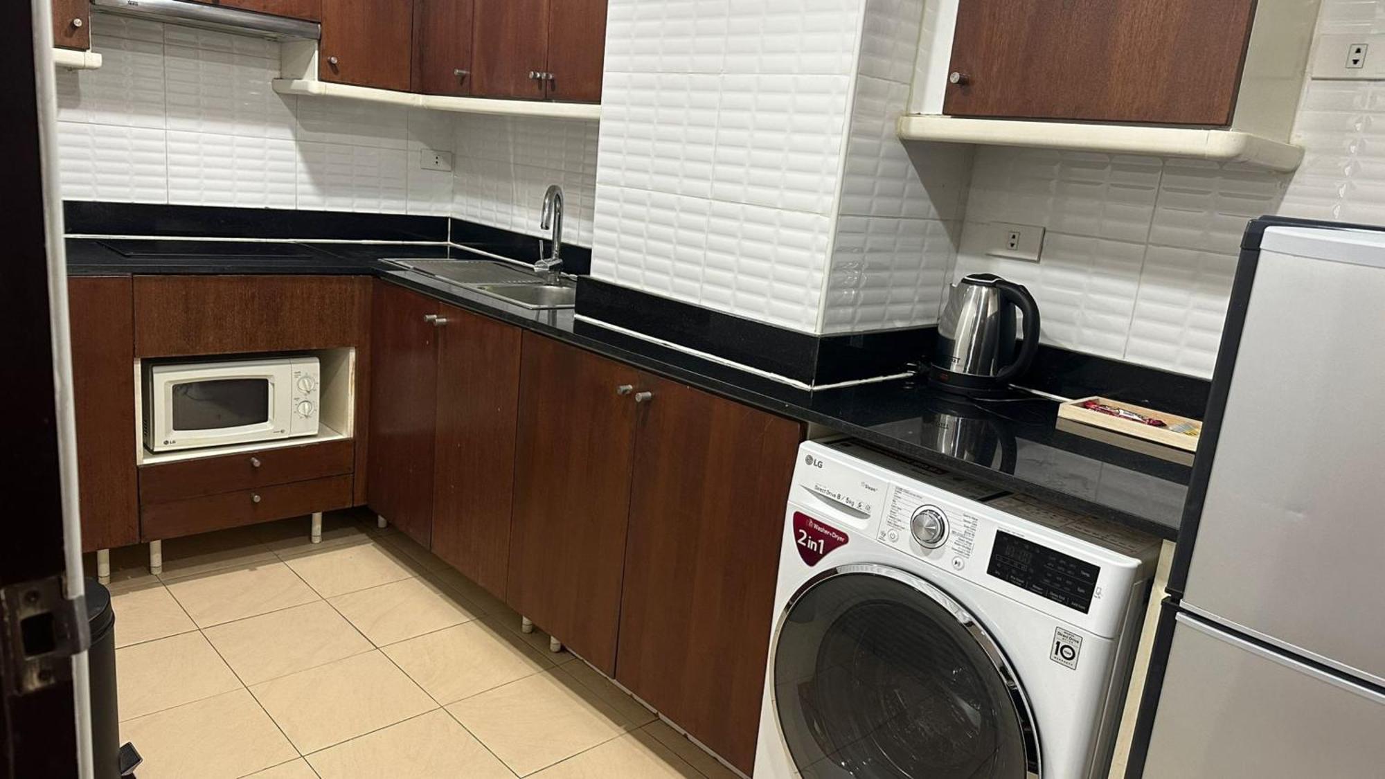 Fully Furnished Omni Tower Nana - Sukhumvit Soi 4 Apartment