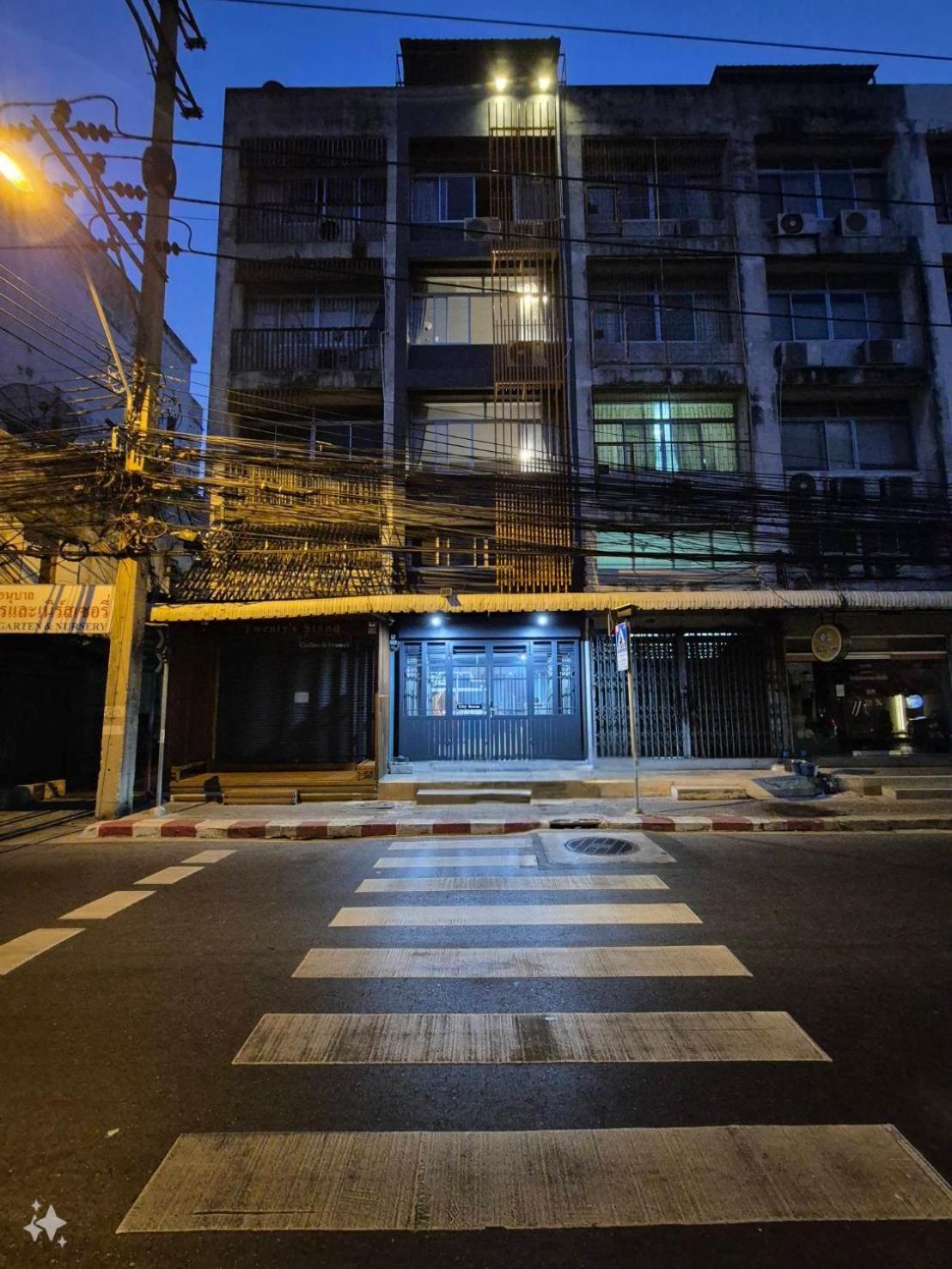 Vibe, House, 7 Mins To Bts, Center, Private In Sathon, Private Bathroom, Bangkok, Thailand Guest house *