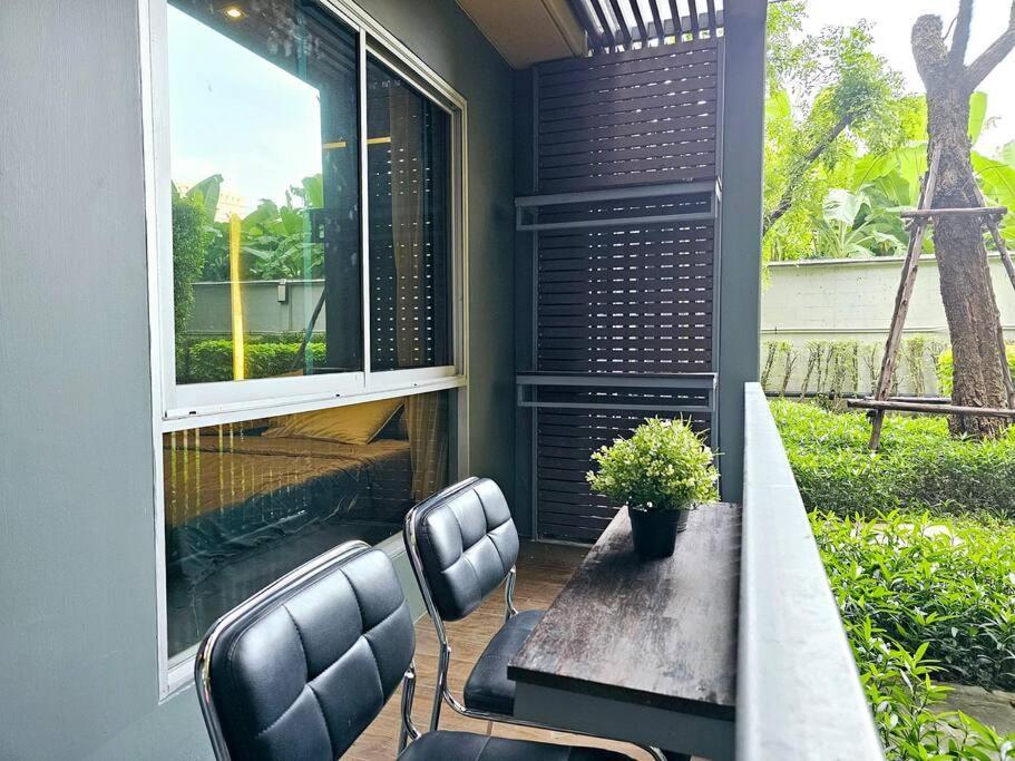 Pool Access Rama4 Rd. Apartment Bangkok