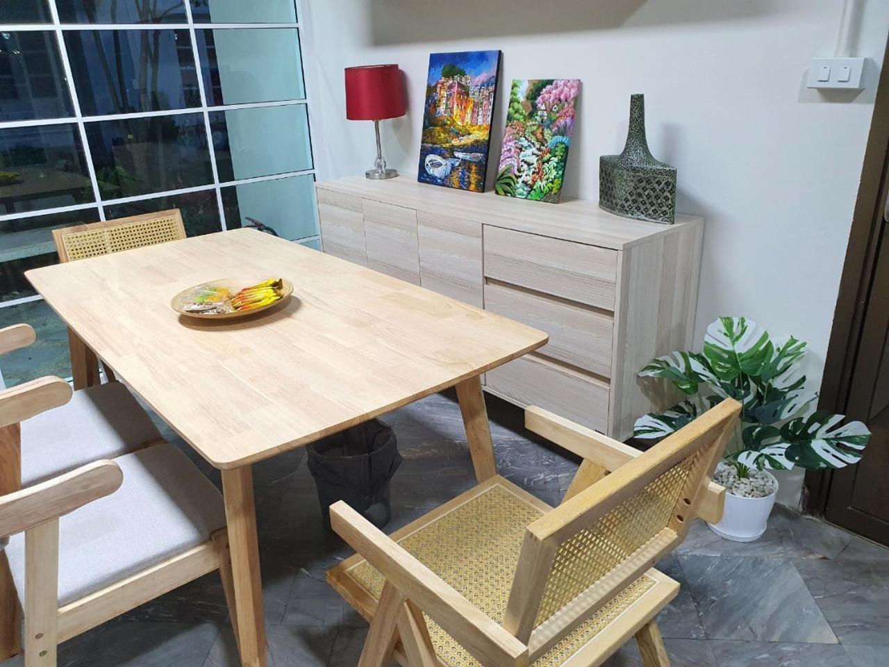 Holiday park 3 Bedroom Cozy Skytrain View Bkk *