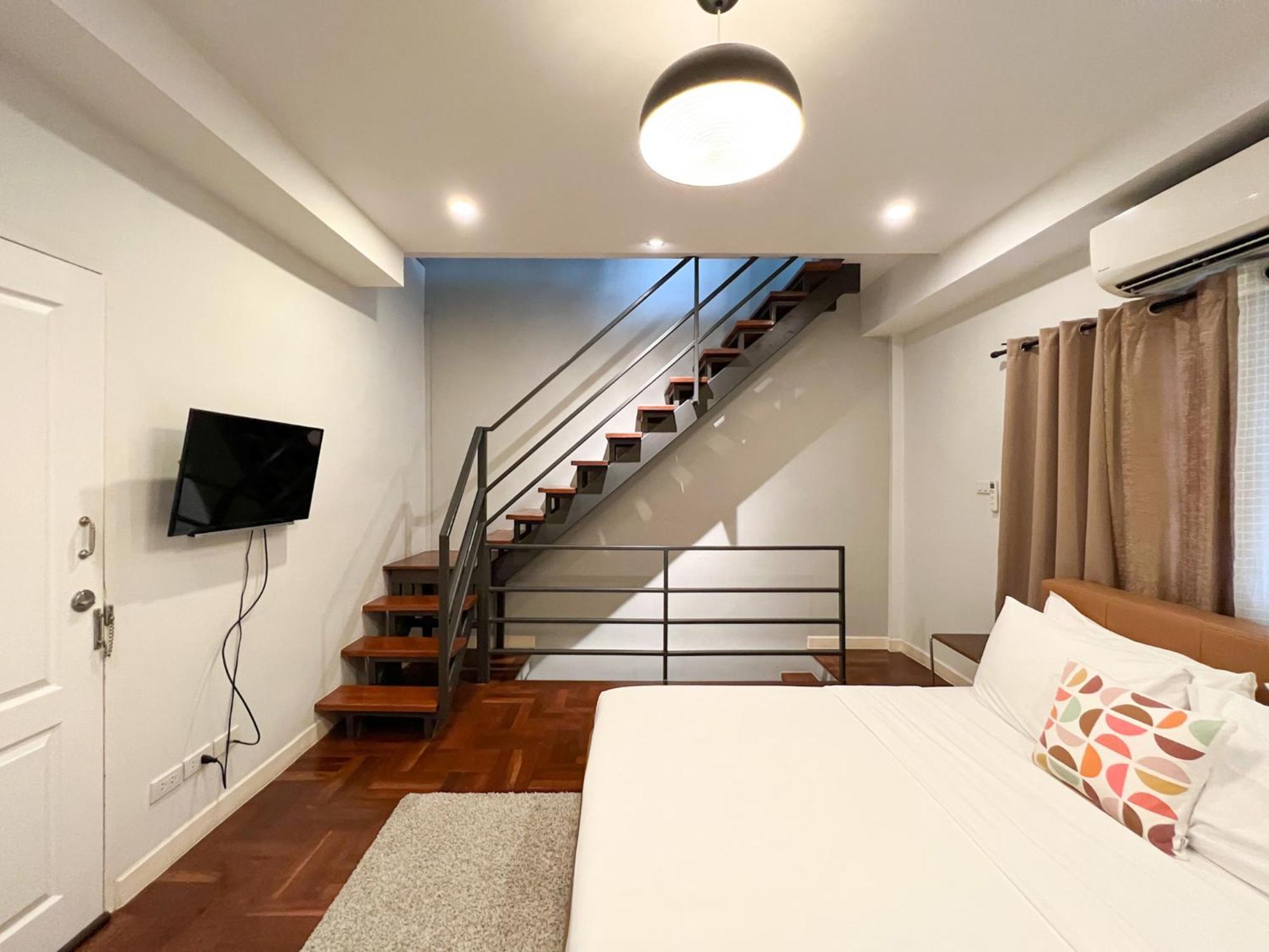 Neveu Premier : Ratchada * Bangkok