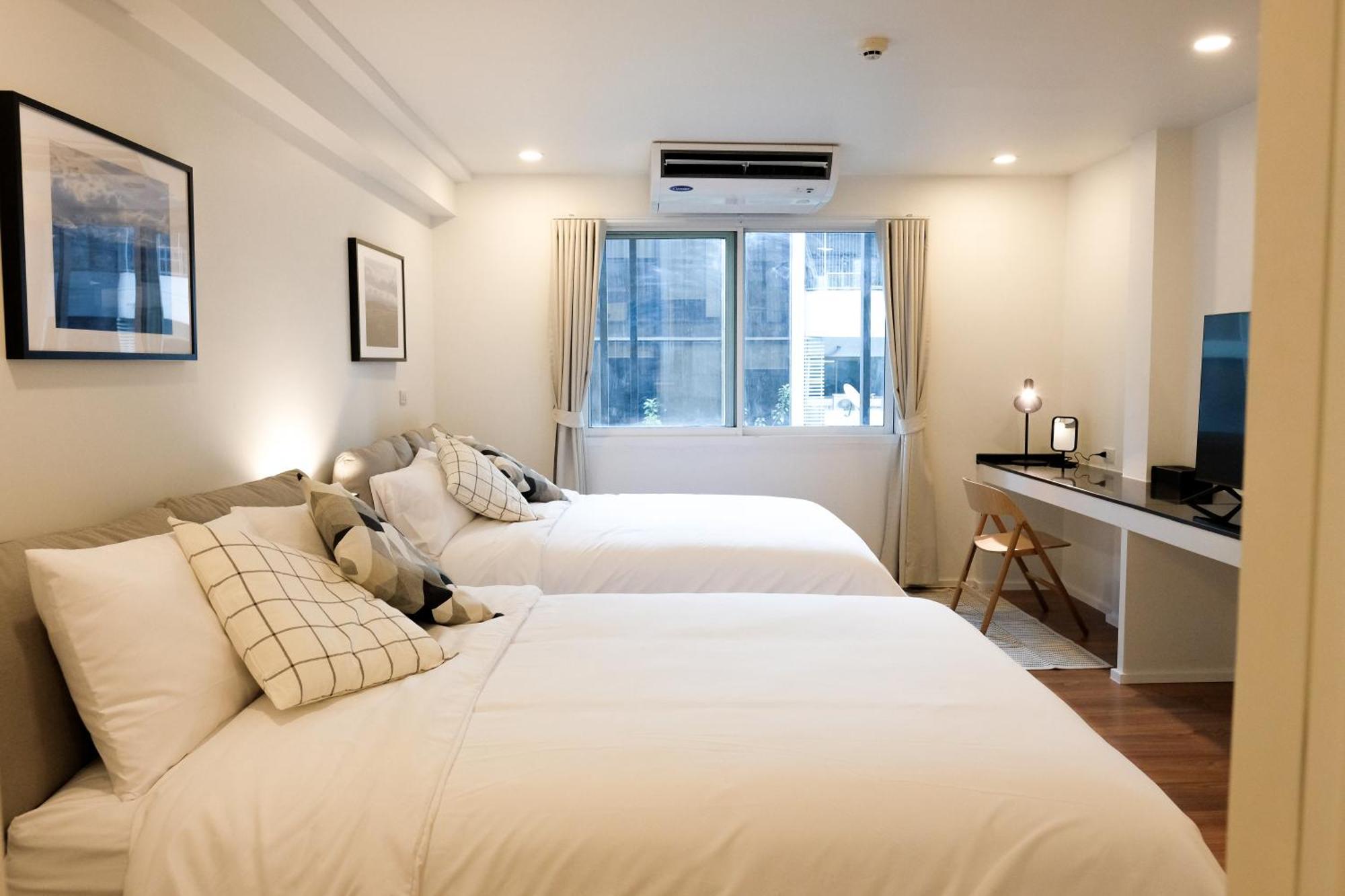 Upscale 3-bedroom 3-bathroom 1 Min To Bts Prompong Apartment *