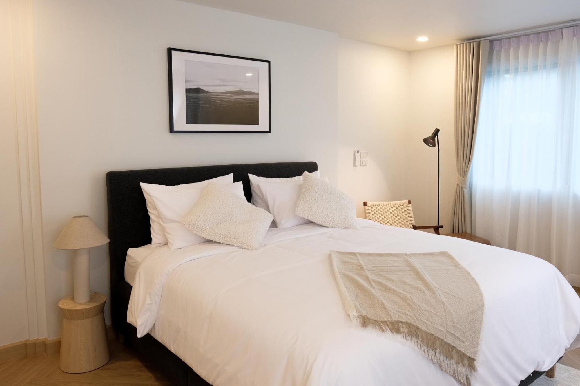 Apartment Upscale 3-bedroom 3-bathroom 1 Min To Bts Prompong Bangkok