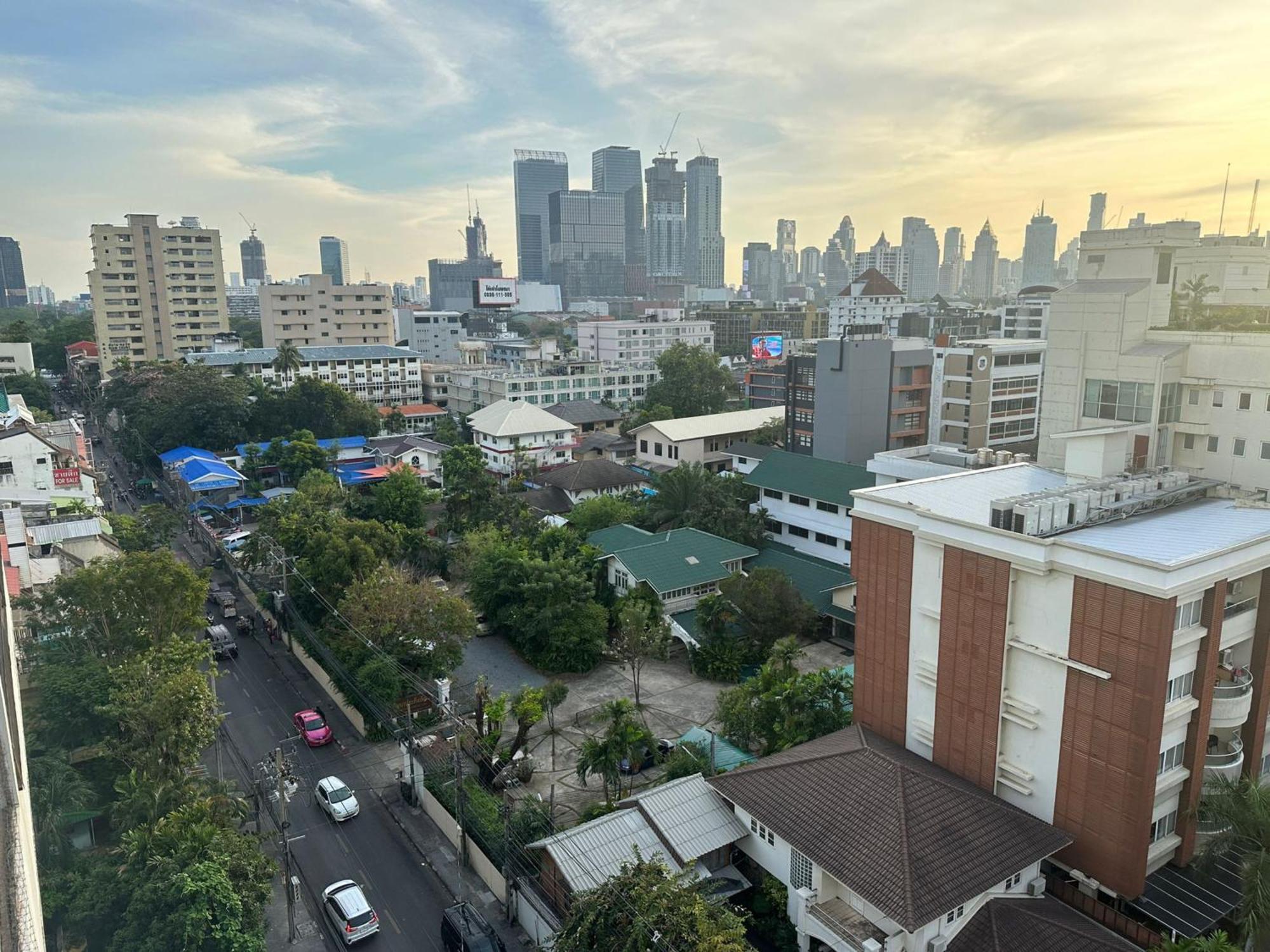 Apartment Affordable Serviced In Nana Omni Tower - Prime Sukhumvit Location