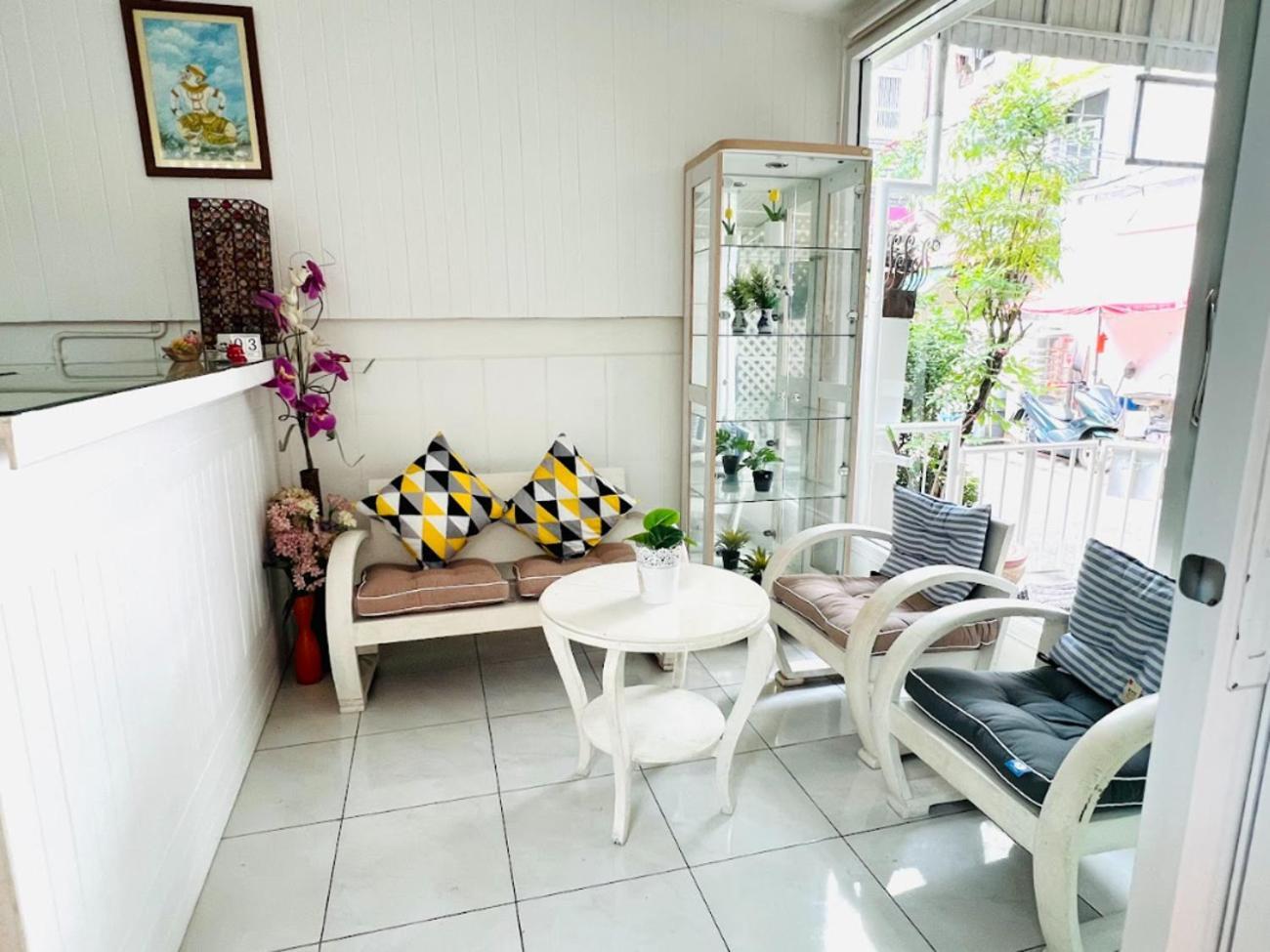 Ree House-asoke Bts Bed & Breakfast Bangkok