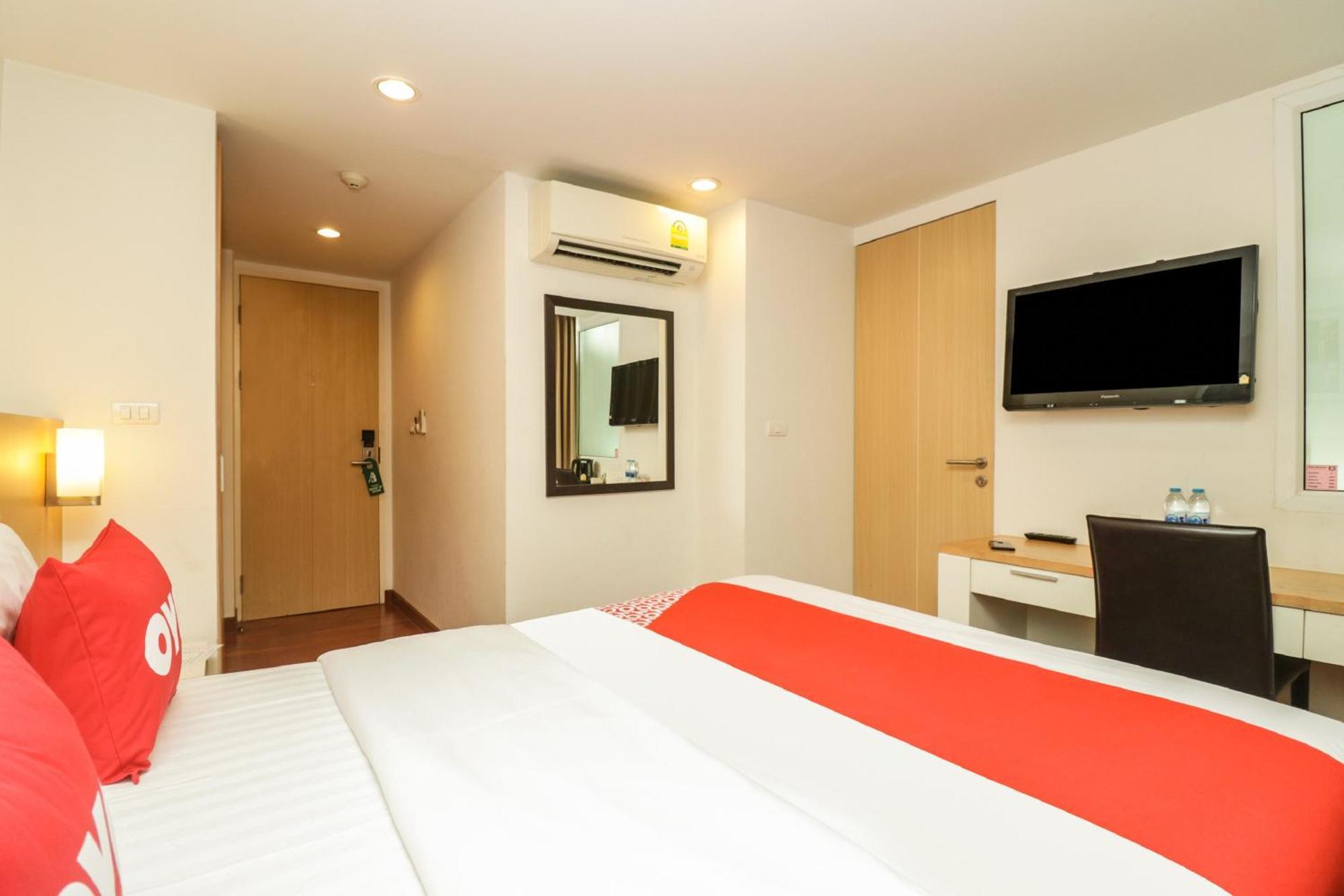 Oyo 225 Premier Place Hotel