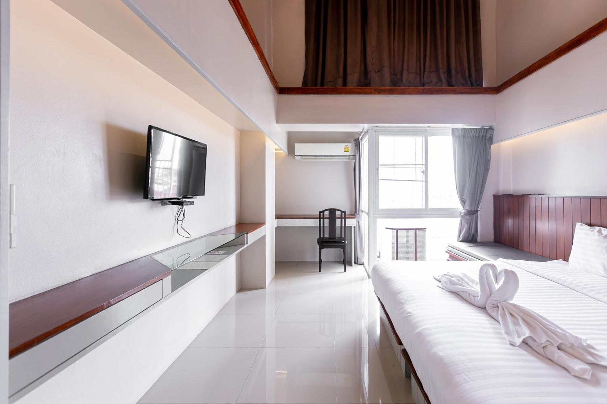 A Sathorn Hotel 2*