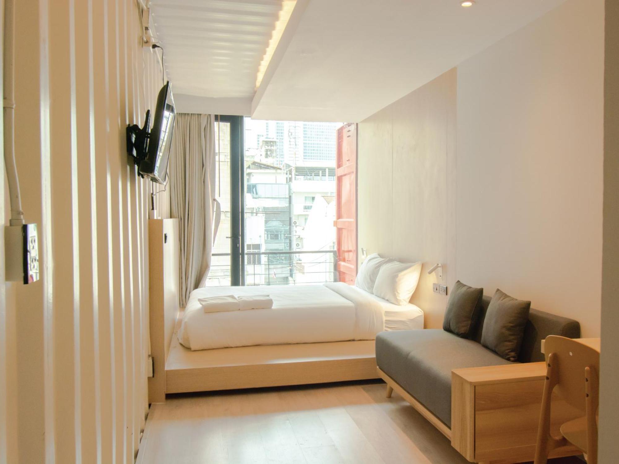 Sleep Box Sukhumvit 22 Hostel