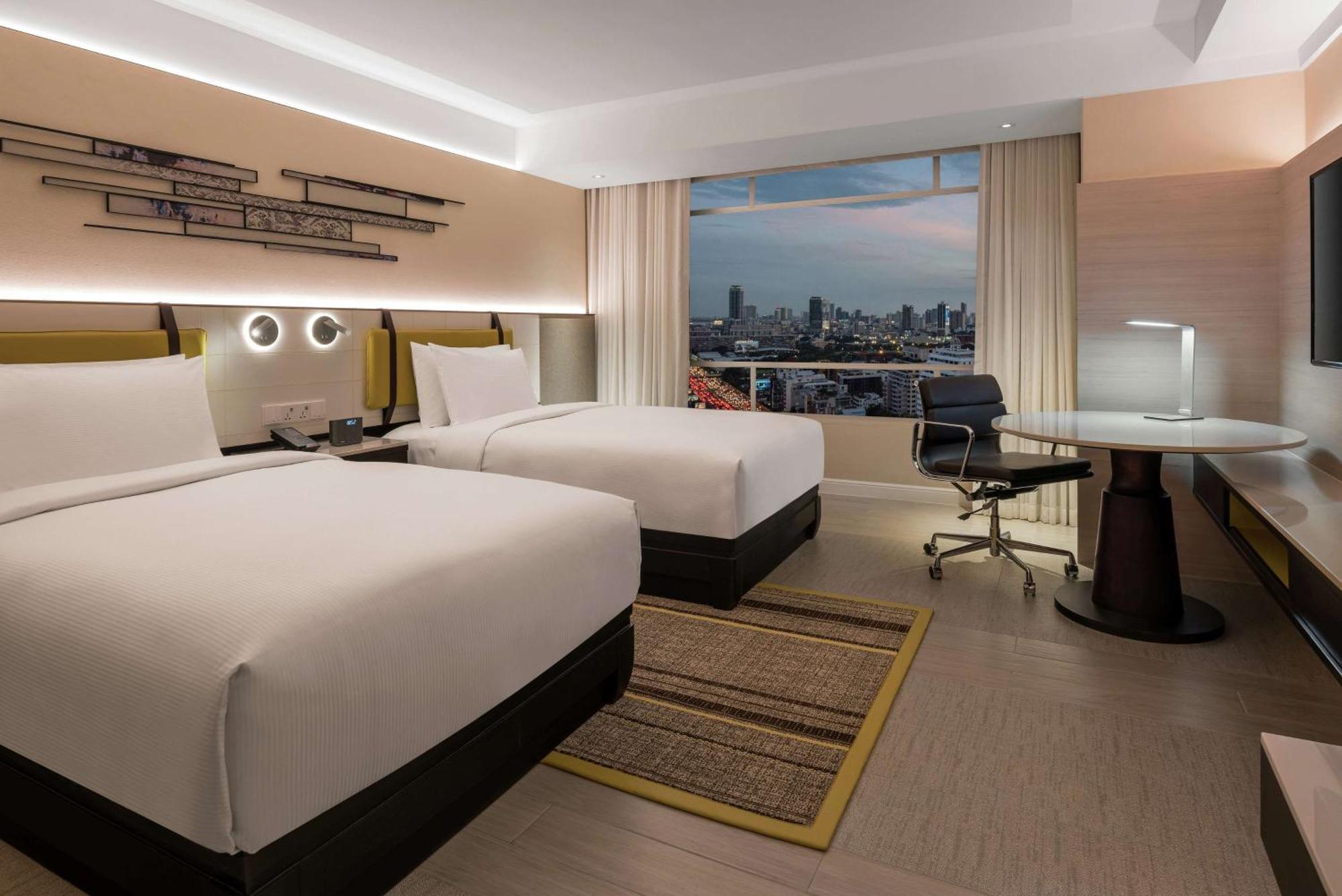 Doubletree By Hilton Ploenchit Hotel 4*