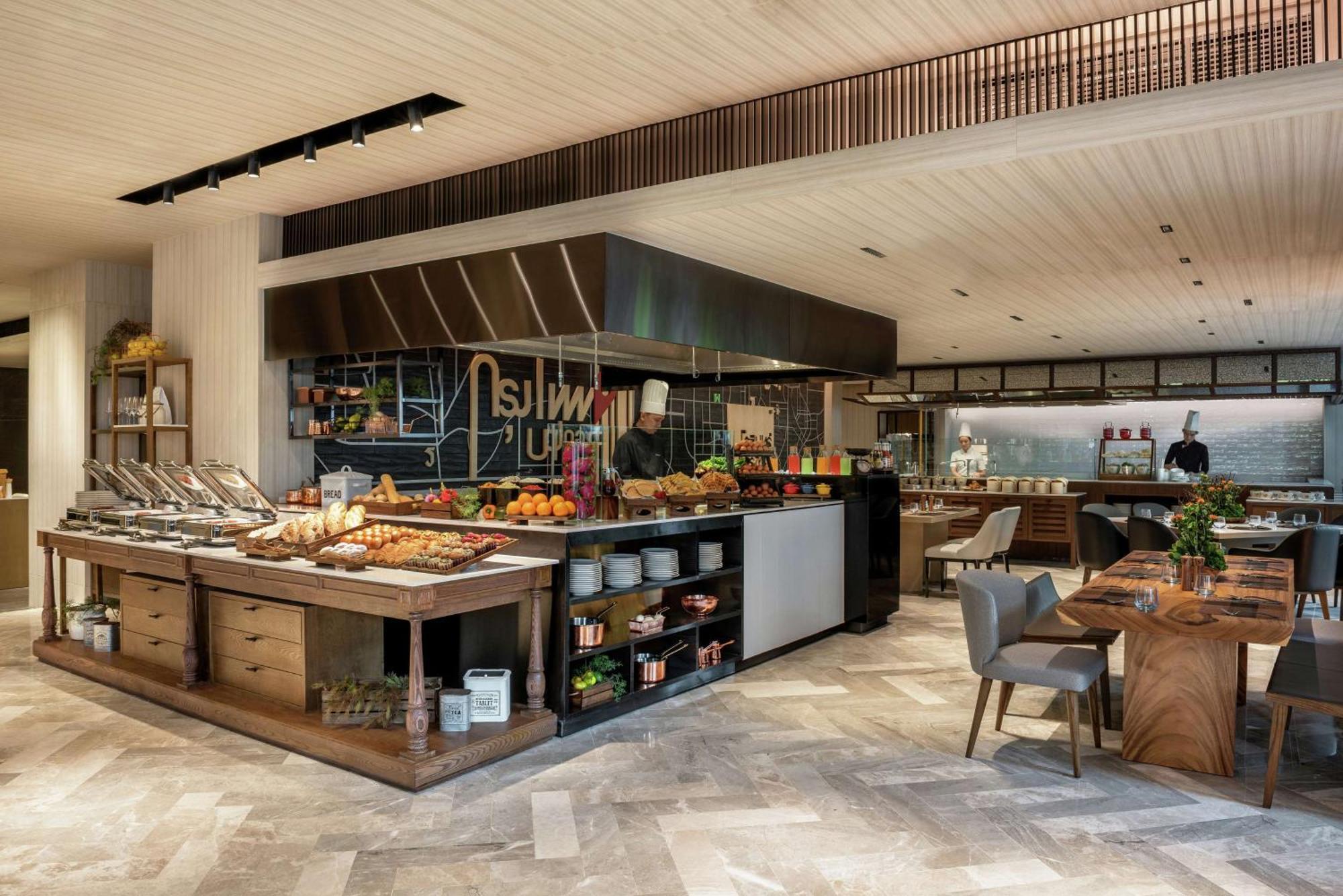 Doubletree By Hilton Ploenchit Hotel 4*