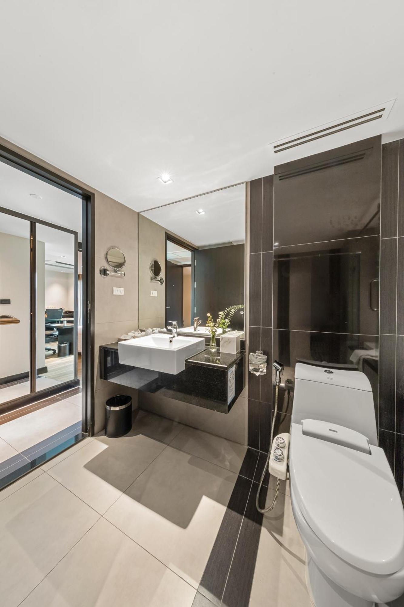 Golden Tulip Mandison