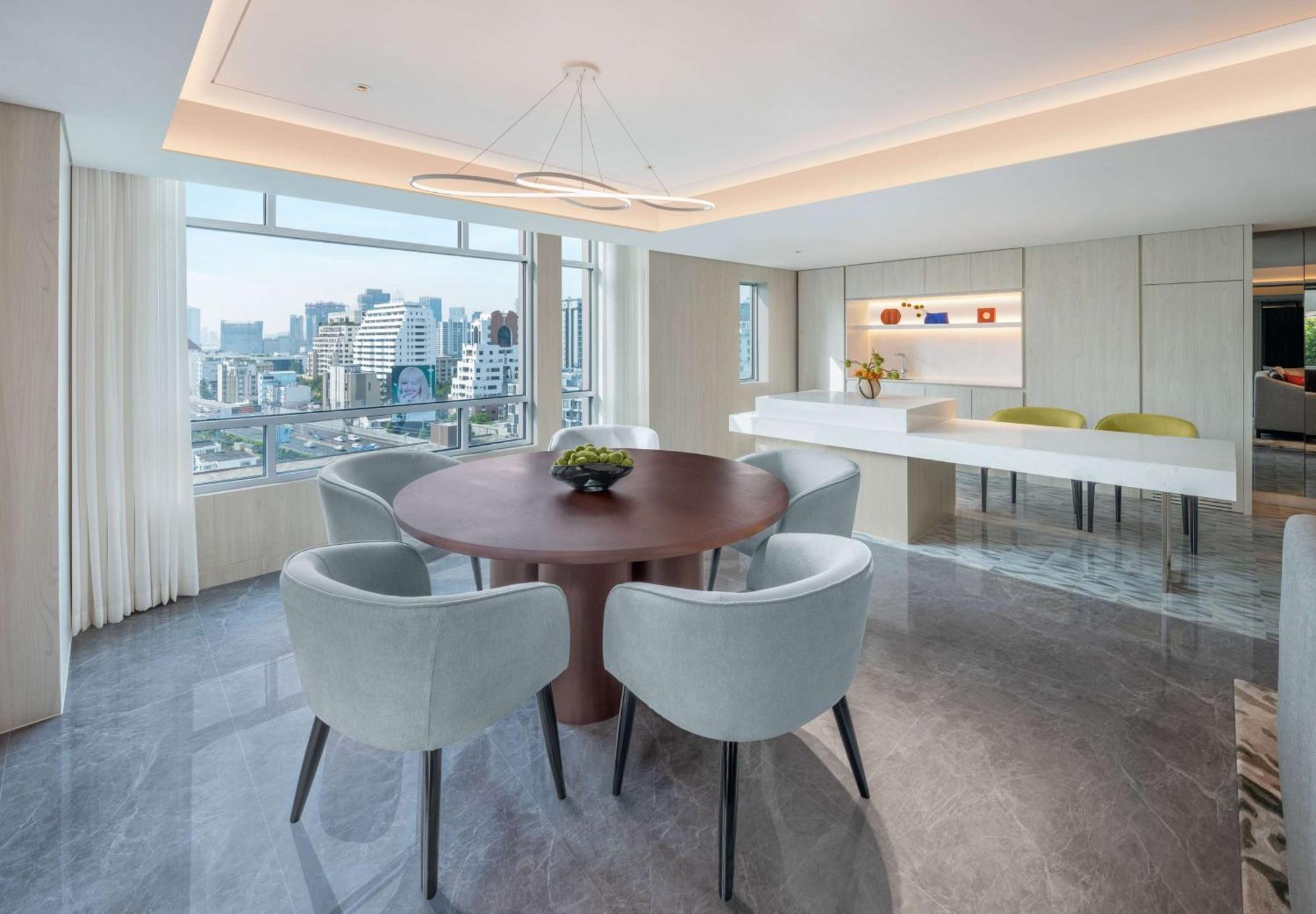 Doubletree By Hilton Ploenchit Hotel 4*