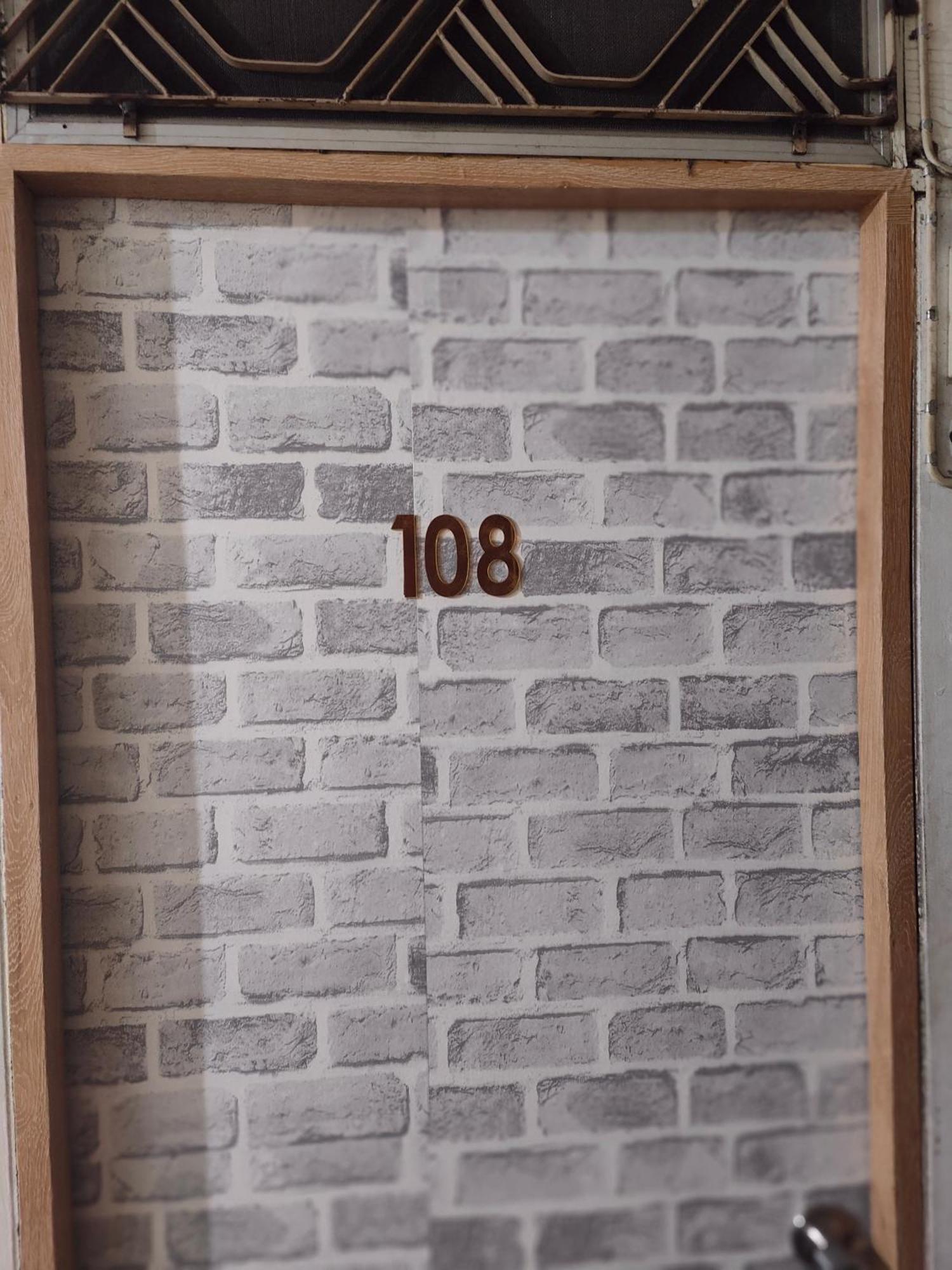 108 Olan Place Quiet With Free Wi-fi Apartemen