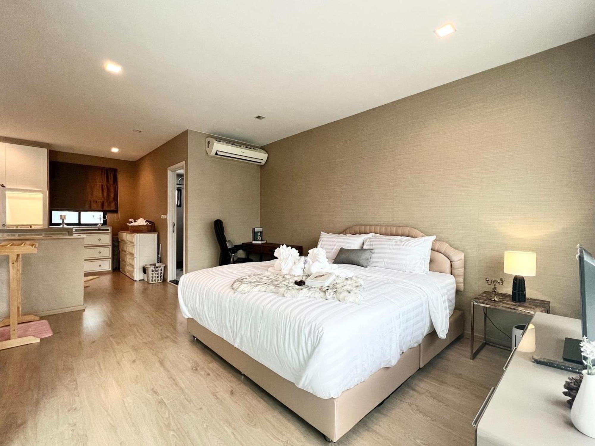 Free Pick Up / Stunning Luxury Family 3b3b Apartemen *