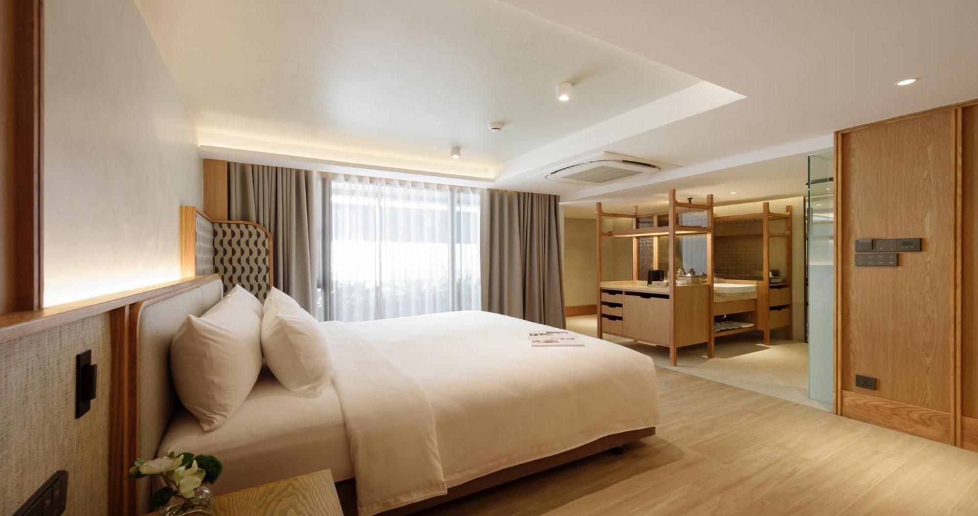 Ad Lib Bangkok