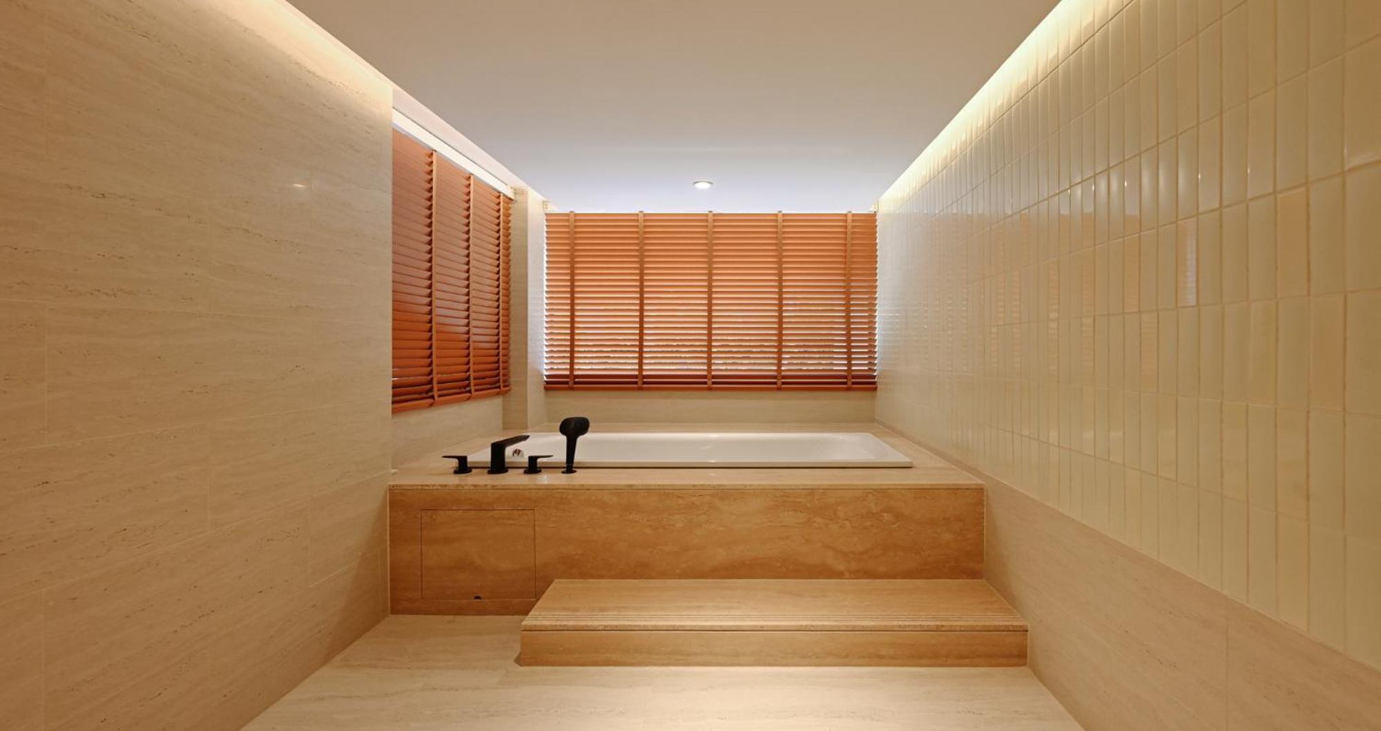 Ad Lib Hotel 4*