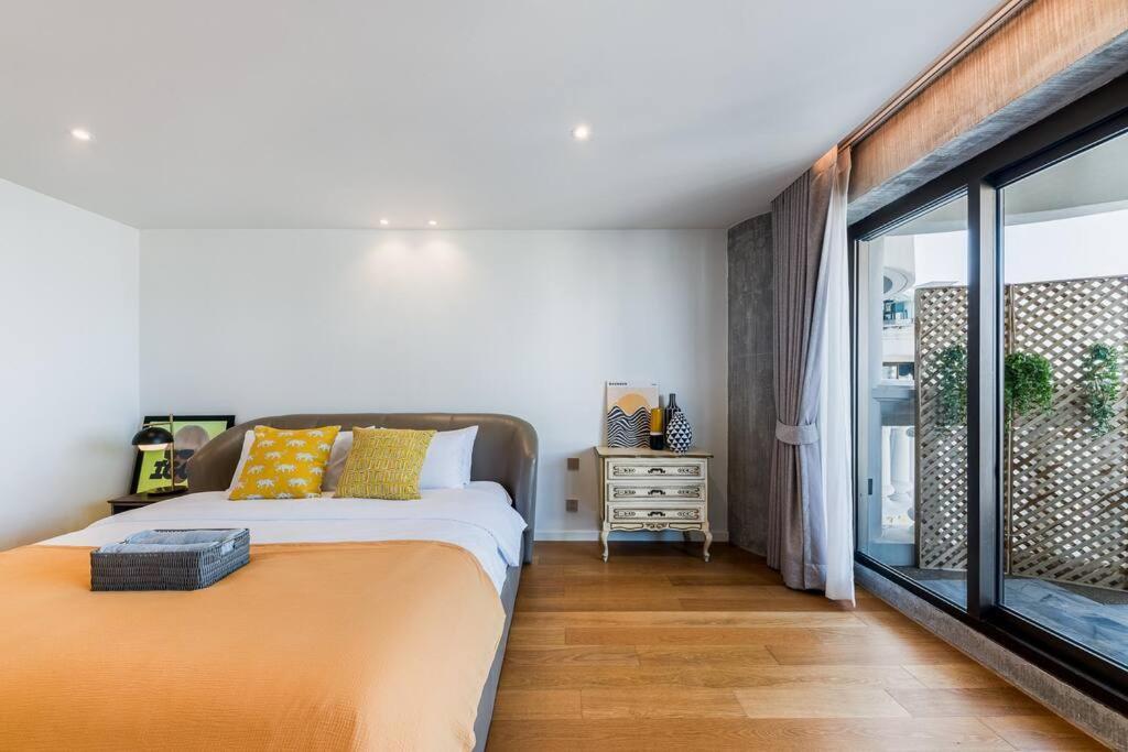Apartemen Iconic Skyline, Big Apartment, Great Location *