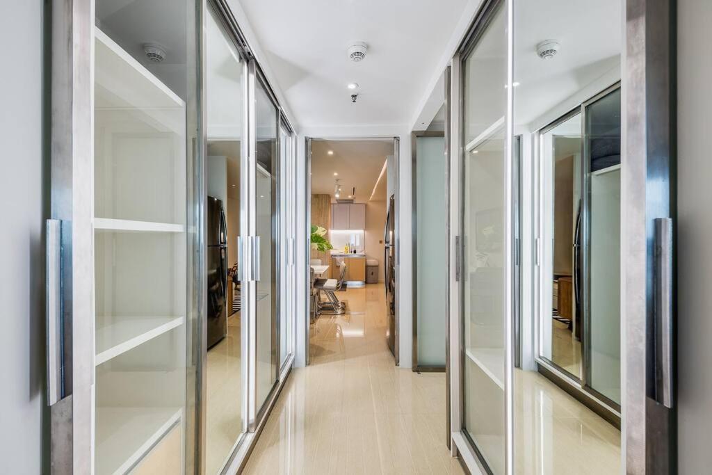Apartemen Iconic Skyline, Big Apartment, Great Location Bangkok