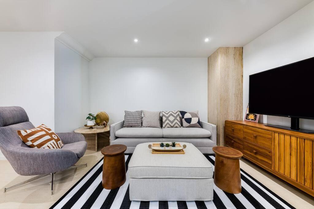 Apartemen Iconic Skyline, Big Apartment, Great Location