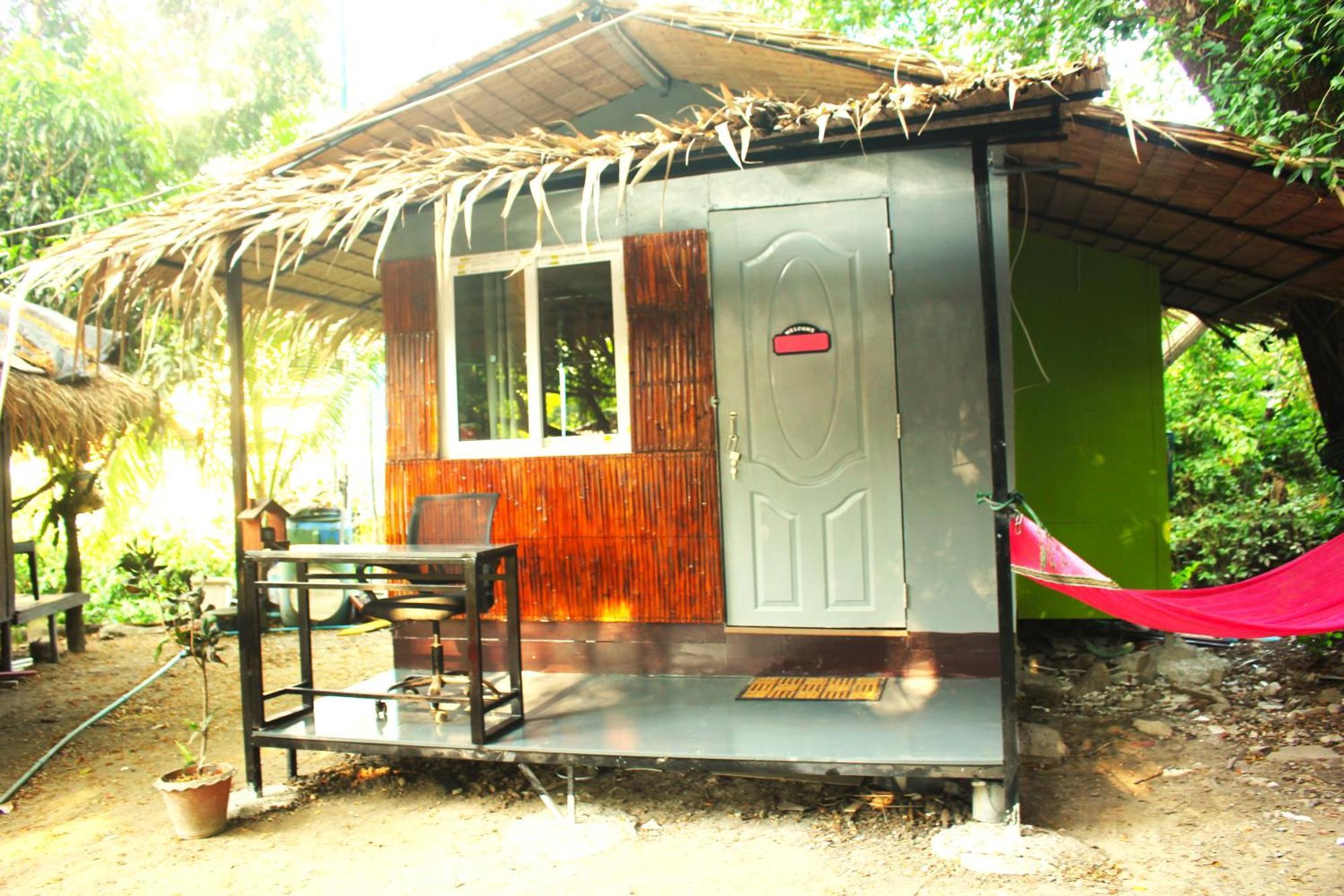 Do Dee Cafe Hostel