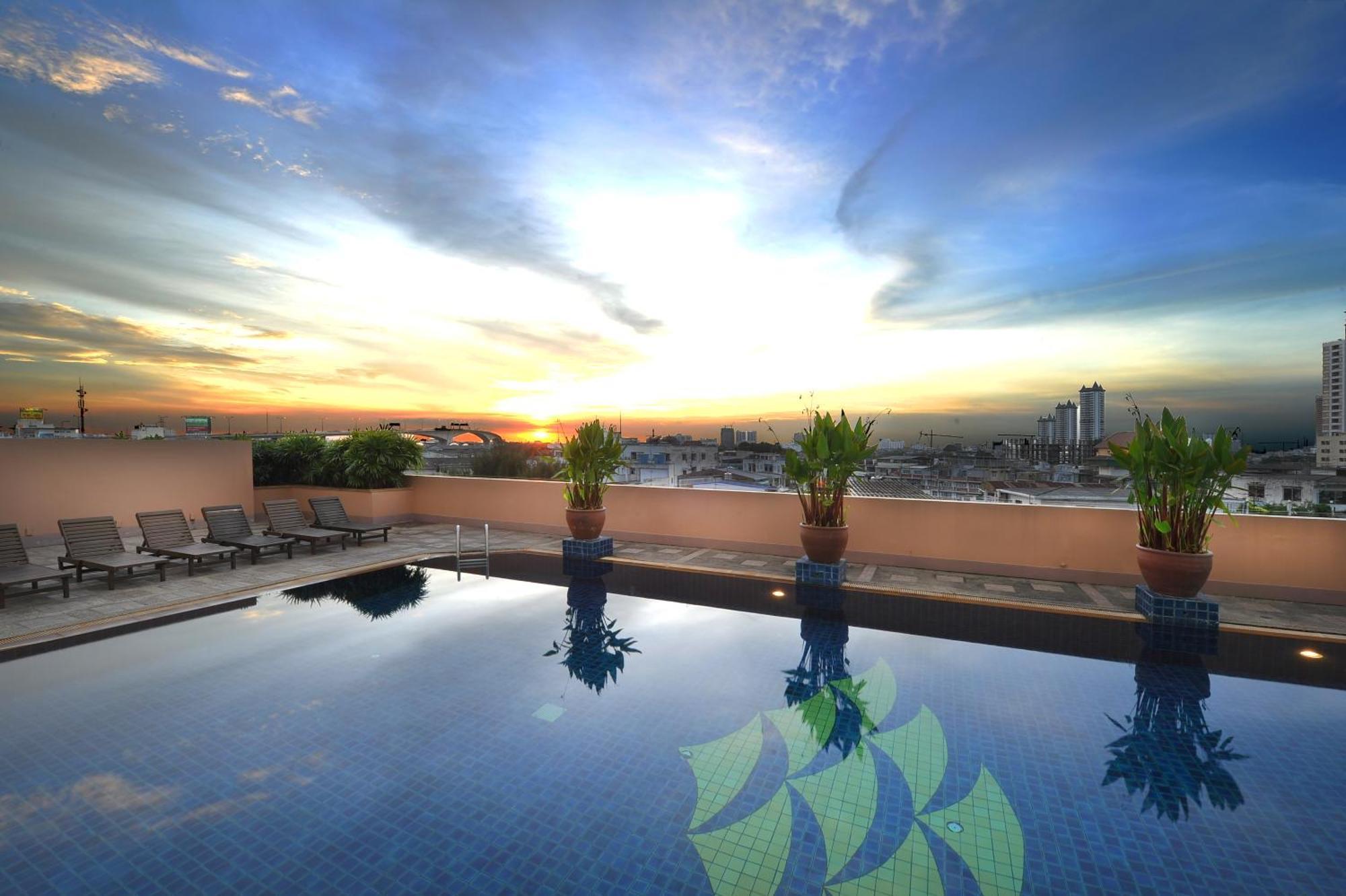 Hotel Tongtara Riverview 4*