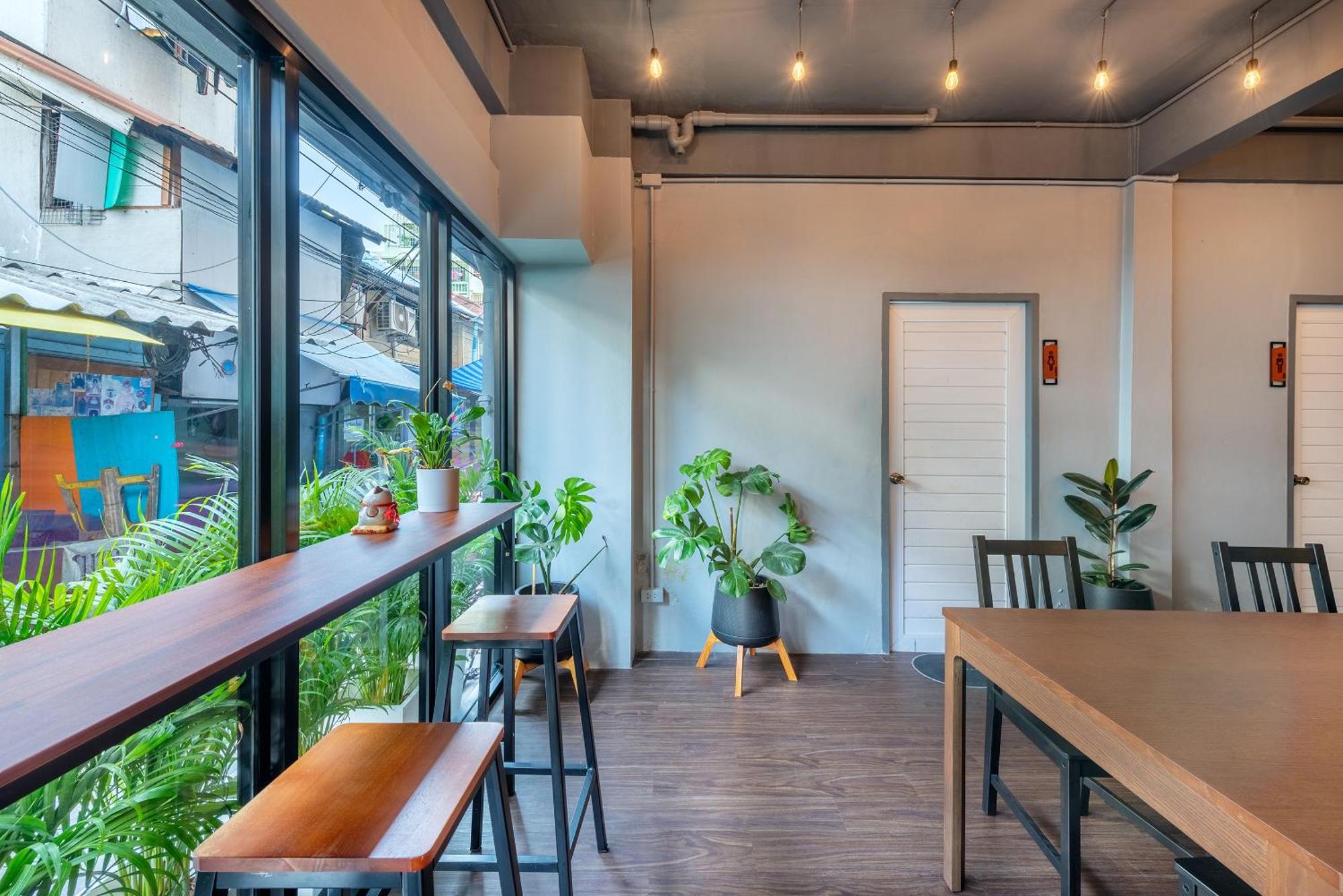 Ti Thong Hostel *