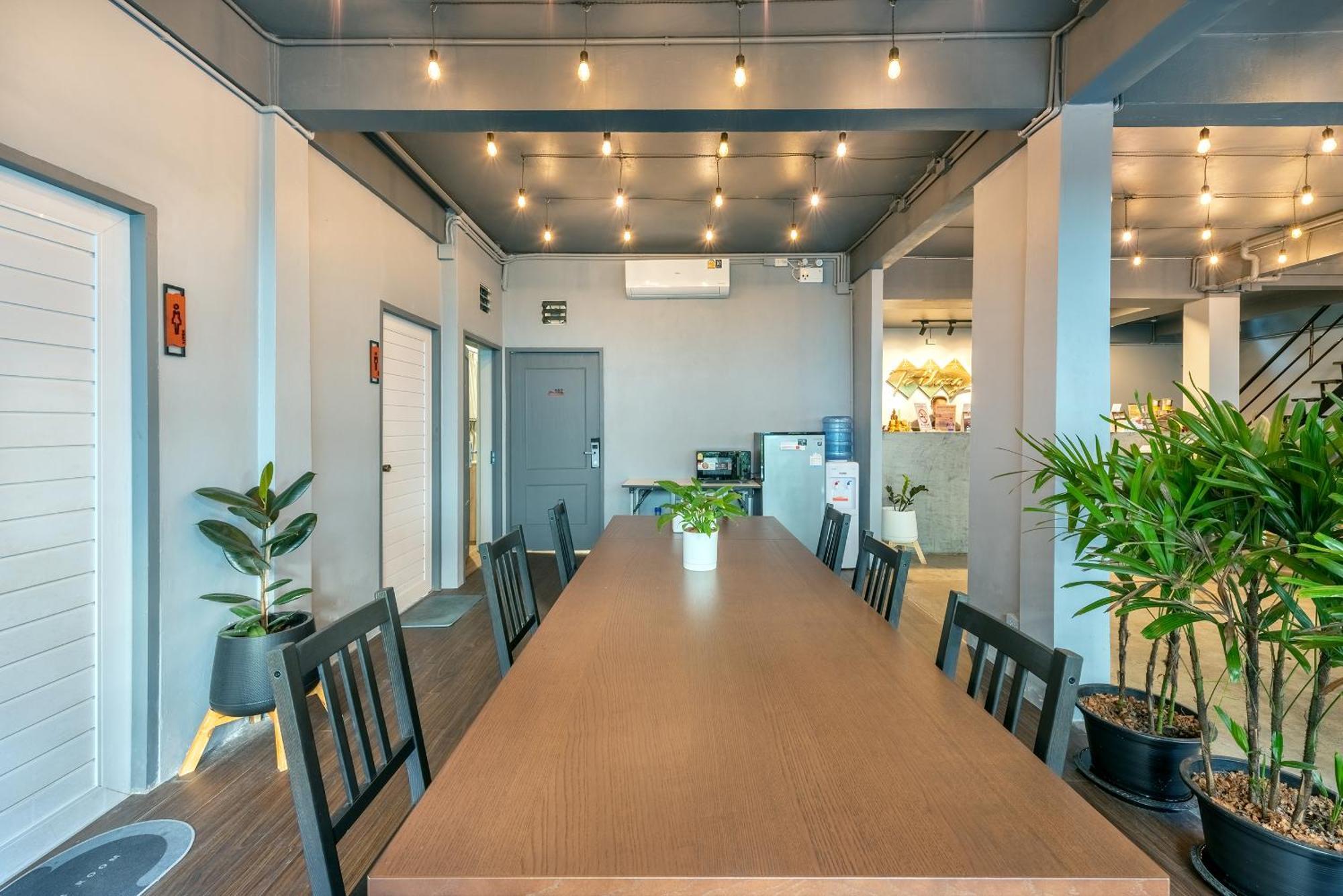 Ti Thong Hostel