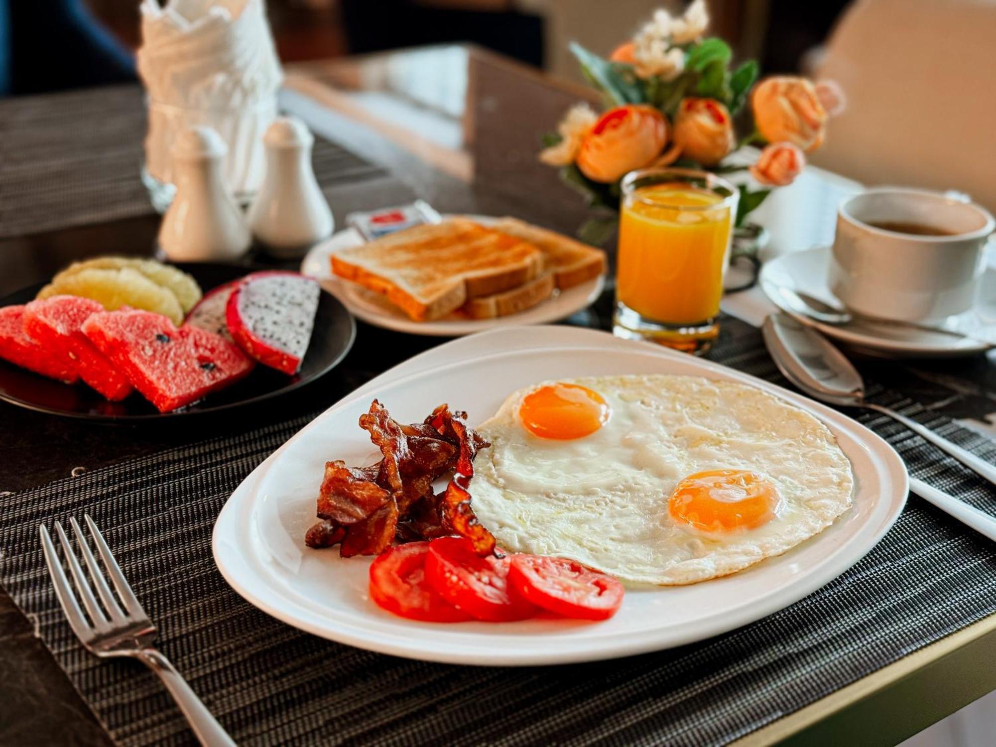 Hotel Ramada By Wyndham Sukhumvit 11 4*