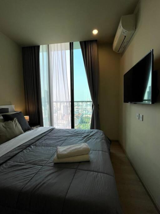 High-end With 5 Mins To Terminal21 Bts Mrt With Kitchen *