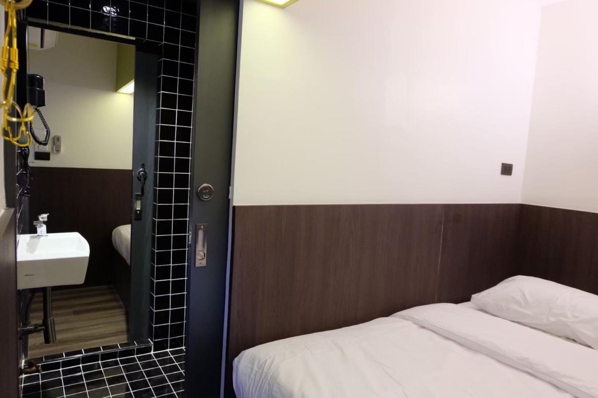Four Sisters Hostel Bangkok