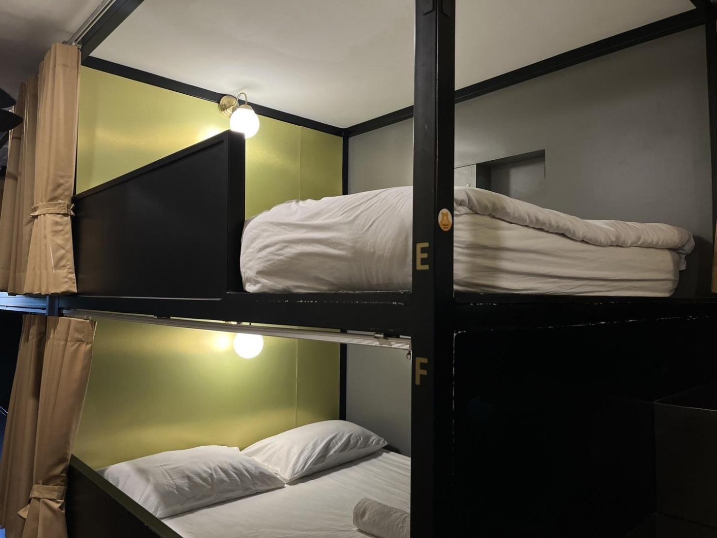 Four Sisters Hostel *