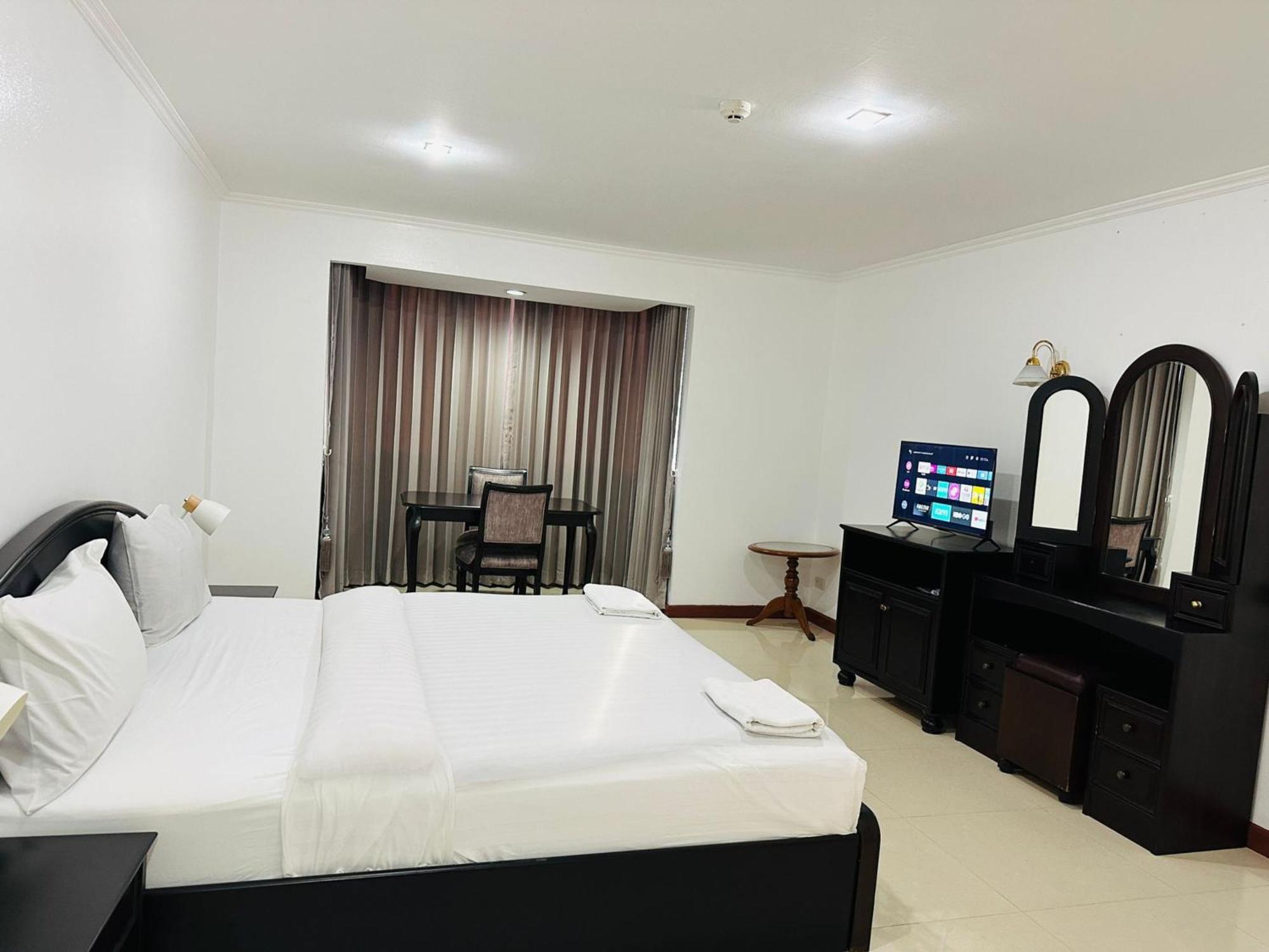 Affordable Serviced In Nana Omni Tower - Prime Sukhumvit Location
