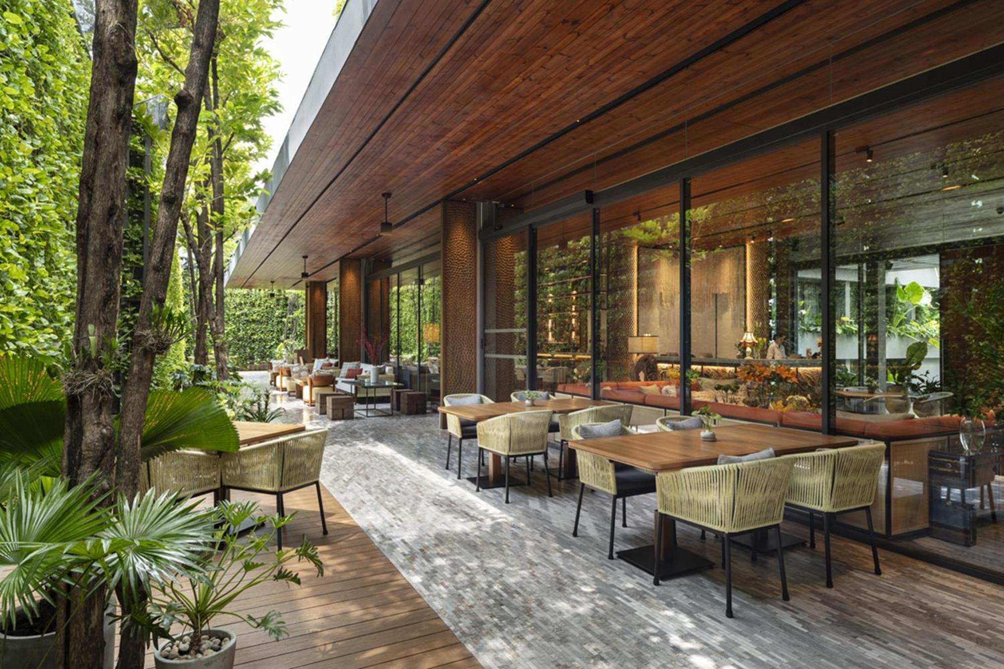 Ad Lib Hotel