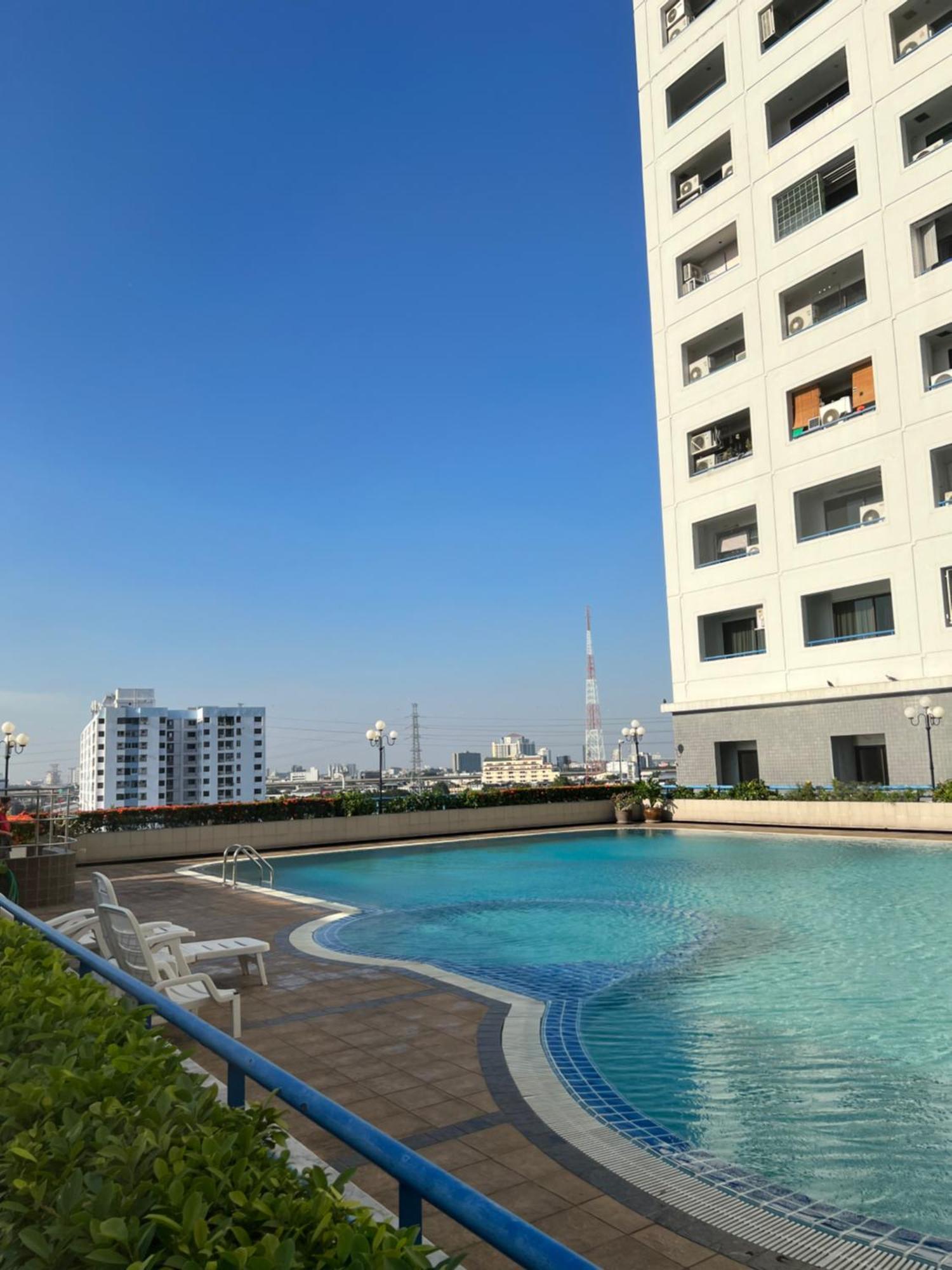 Regent Srinakarin 19a Apartment