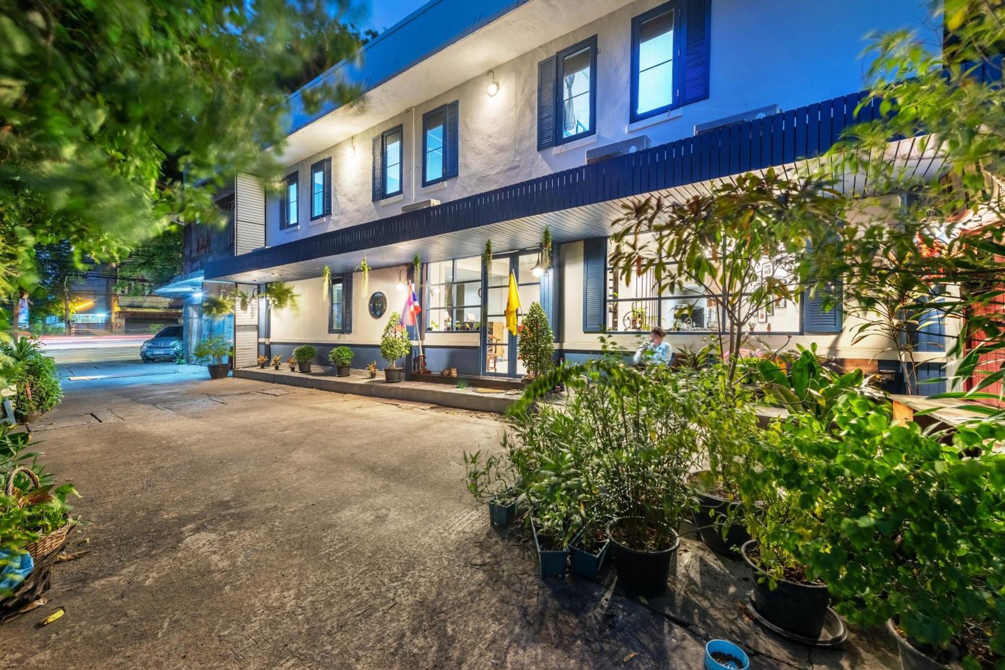 Visut House Hostel *
