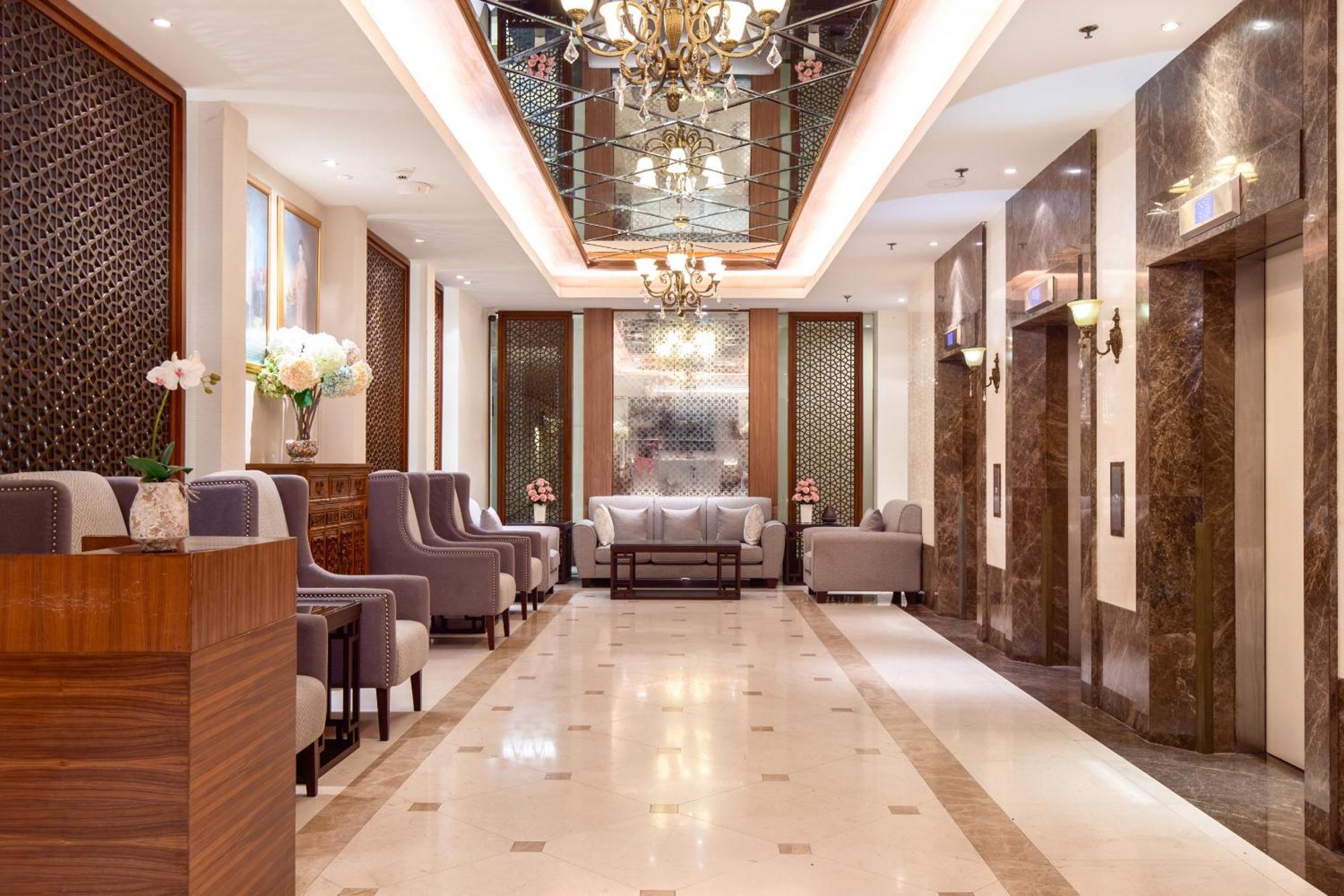 Riverfront Hotel