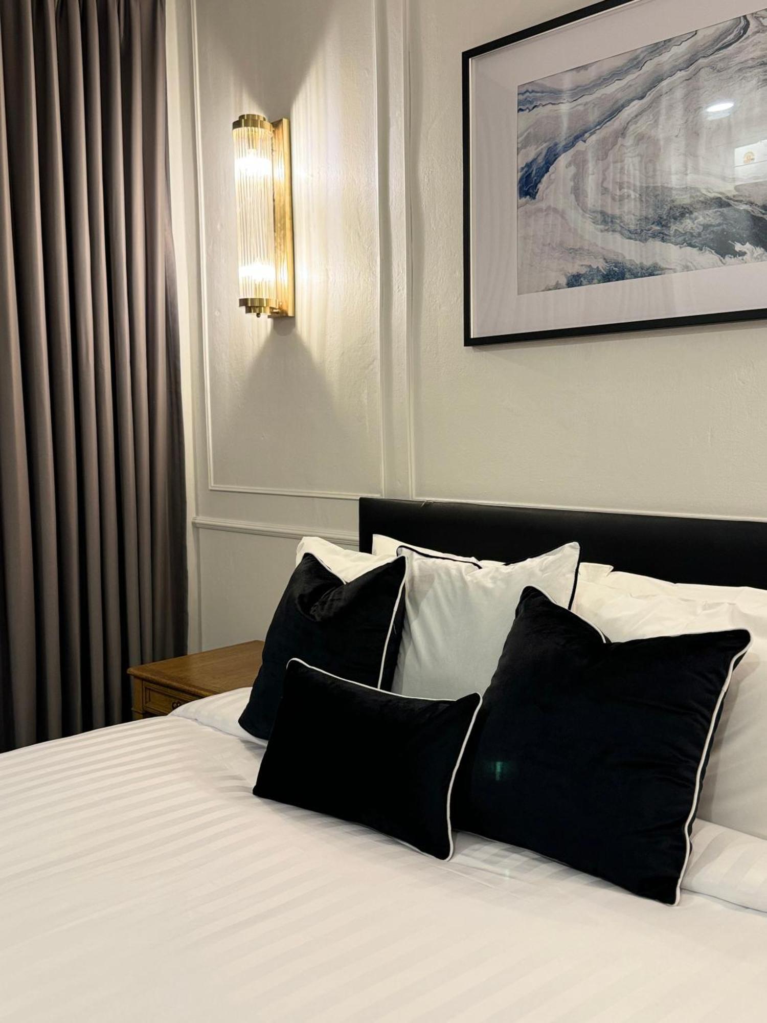 Entire Townhouse For Up To 5 Ppl 5 Mins To Mrt Station Apartment