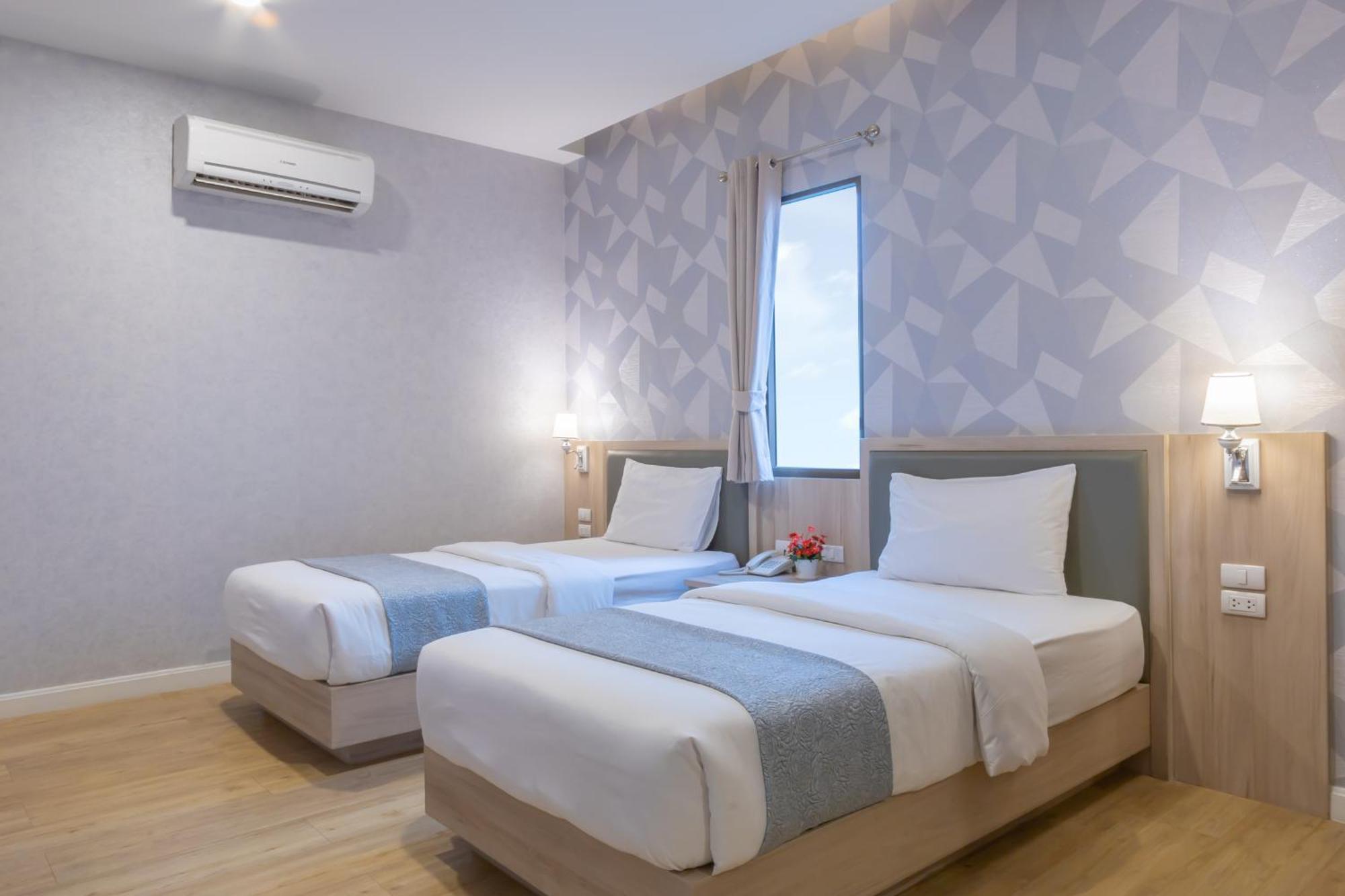 Hotel Leela Orchid 3*