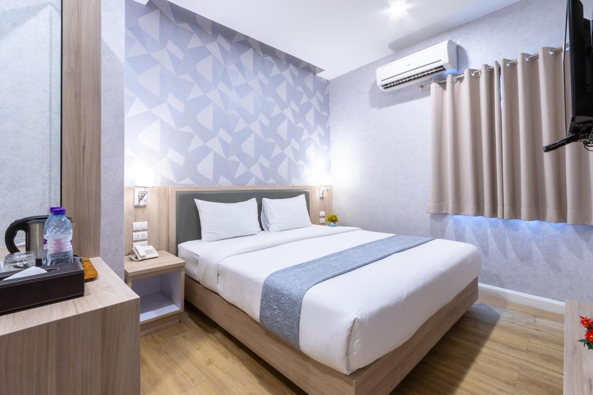 Hotel Leela Orchid 3*
