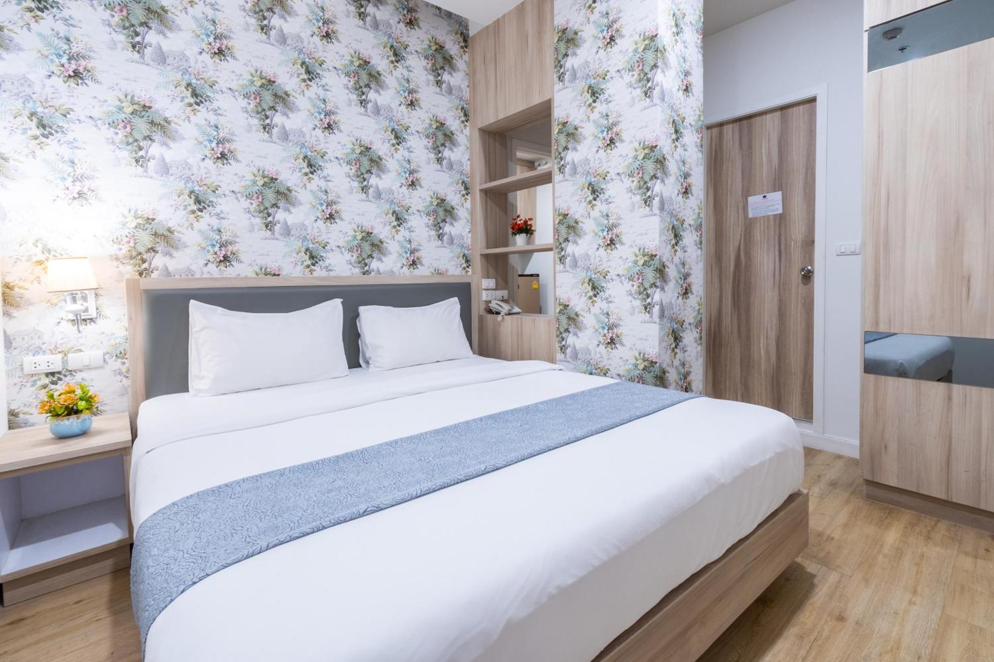 Leela Orchid Hotel 3*