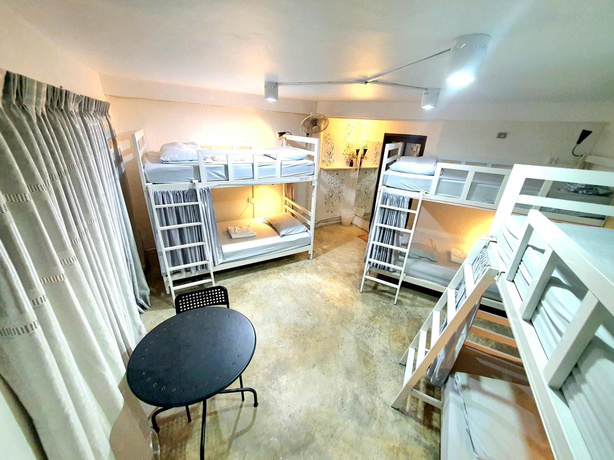 Home16 Sukhumvit16 Hostel Bangkok
