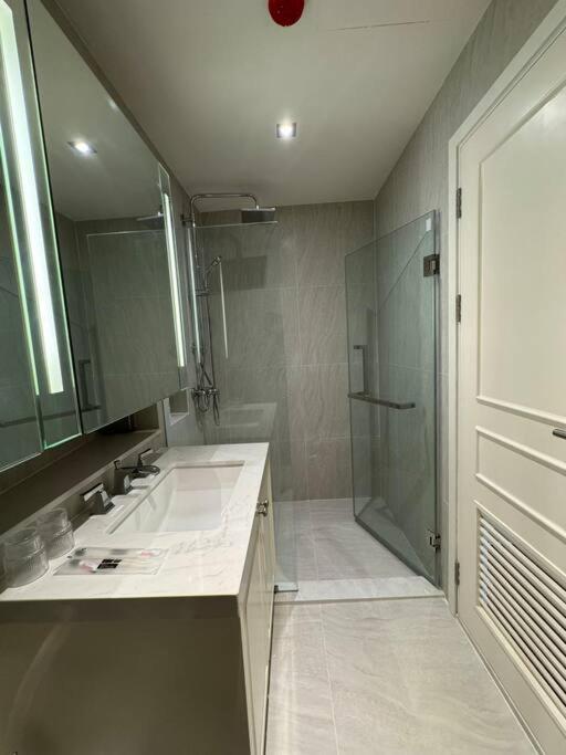 Luxury In Charoenkrung Near Asiatique *