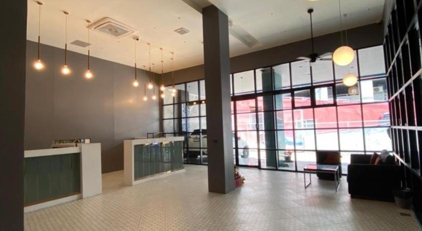 14 Sathorn Hotel 3*