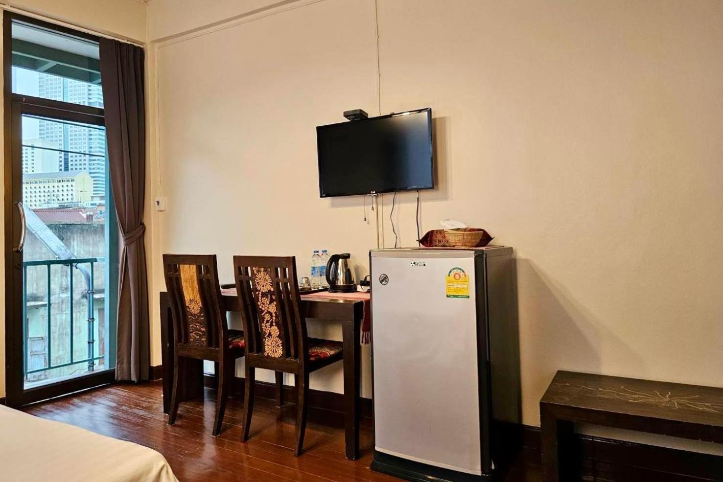 Bed & Breakfast Baan Glang Soi Restaurant &