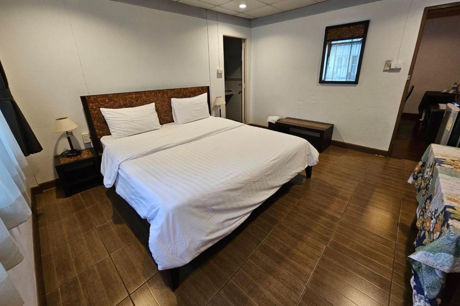 Bed & Breakfast Baan Glang Soi Restaurant &