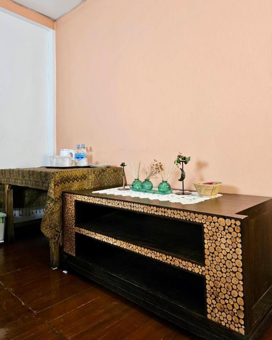 Baan Glang Soi Restaurant & Bed & Breakfast Bangkok