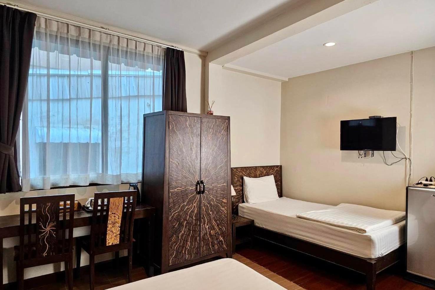 Bed & Breakfast Baan Glang Soi Restaurant &