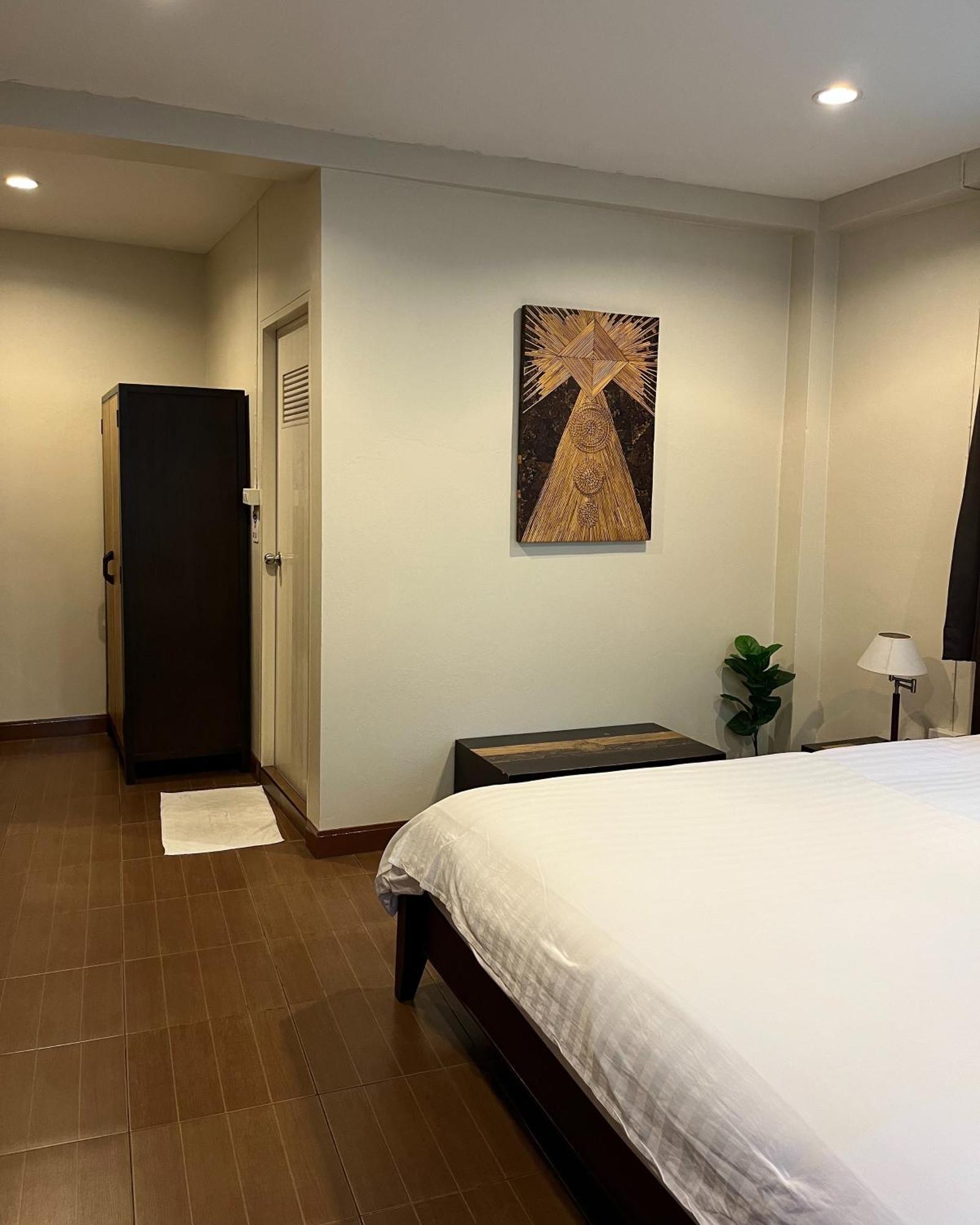 Bed & Breakfast Baan Glang Soi Restaurant & Bangkok